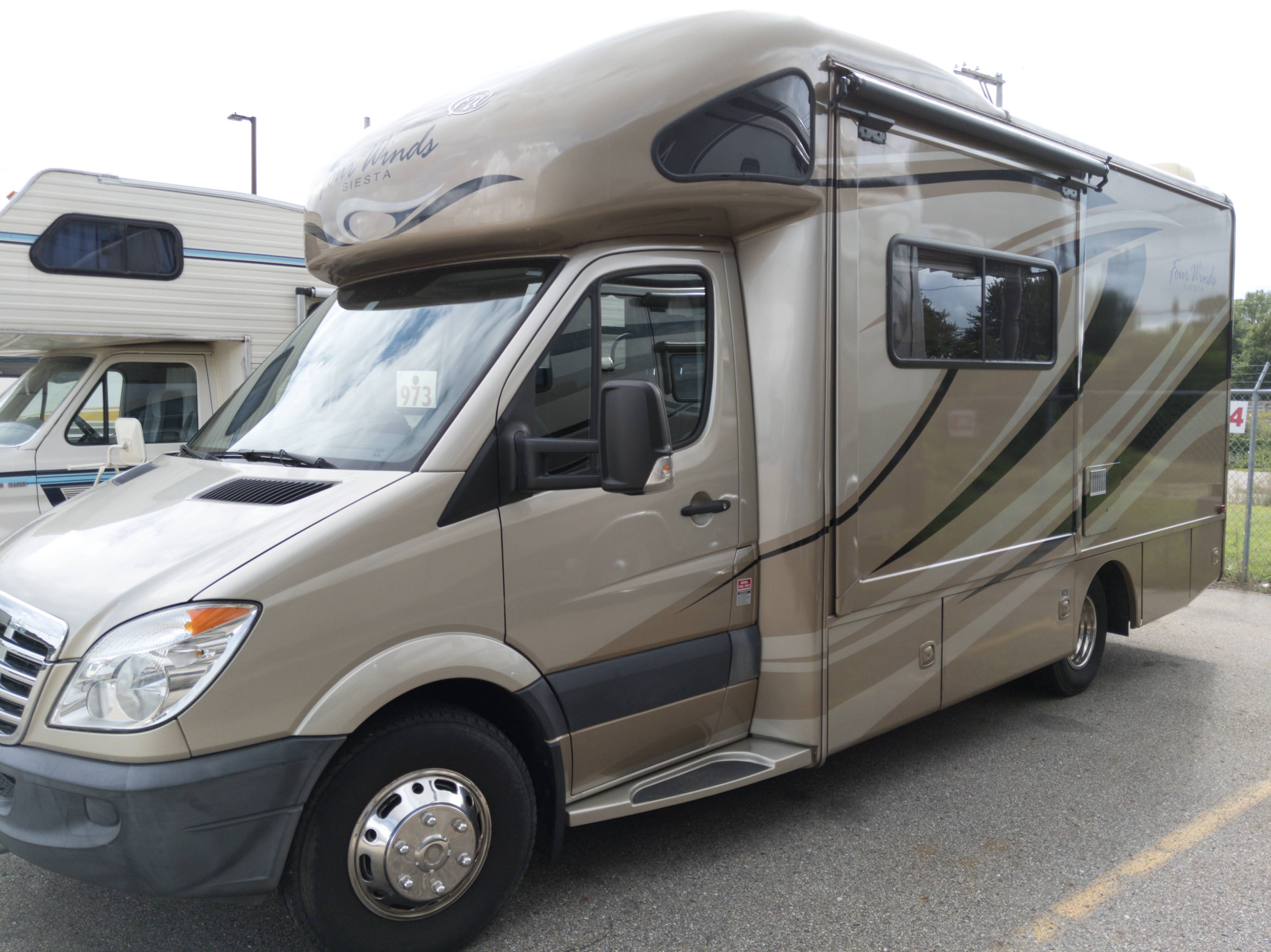 Camper RV Rental Grand Rapids, MI