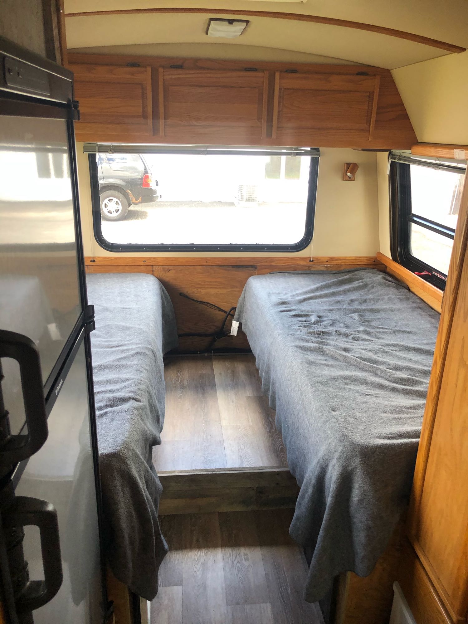 Rear Bedroom Twin Beds or 1 Queen. Champion Ultra Star 1989