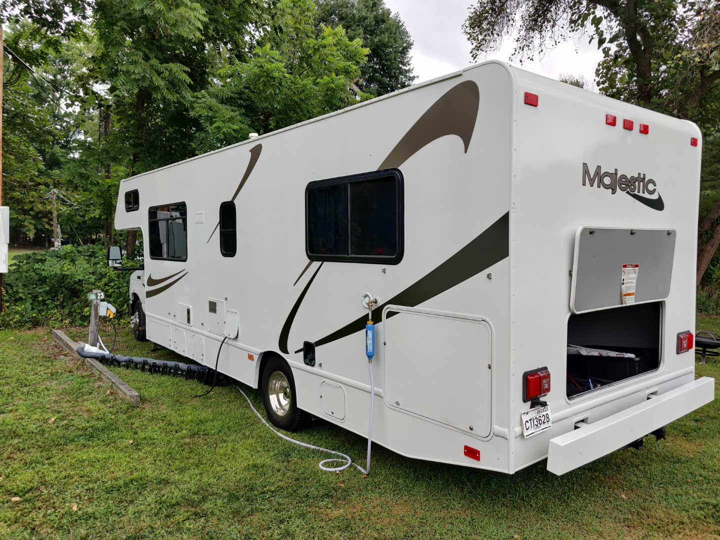 2016 Thor Motor Coach Four Winds Majestic Class C Rental in Bethel, CT Outdoorsy