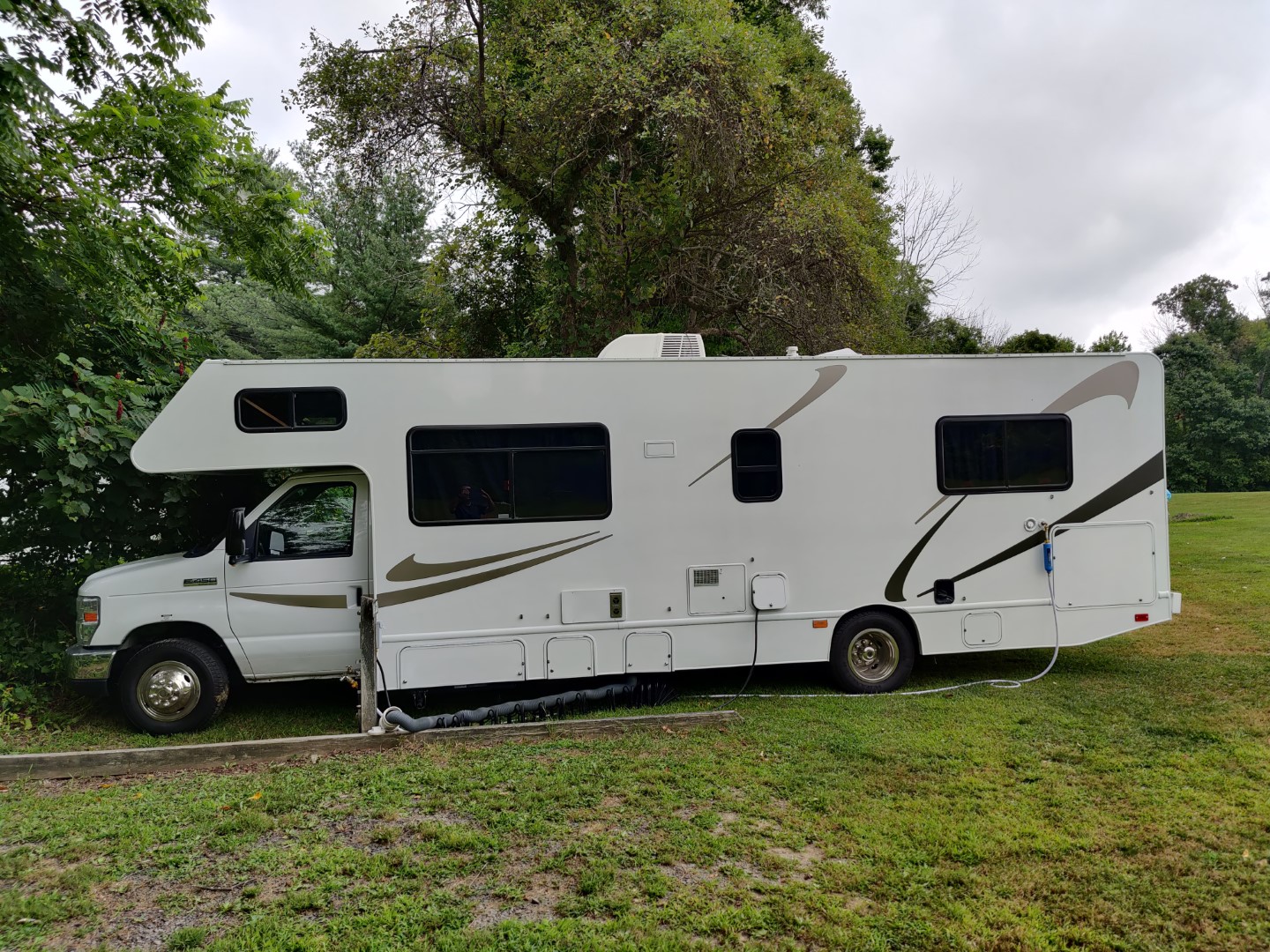 Picture of 2016 Thor Motor Coach Four Winds Majestic