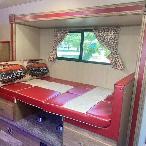 Dinette converts into bed. Gulf Stream Vintage Cruiser 2021