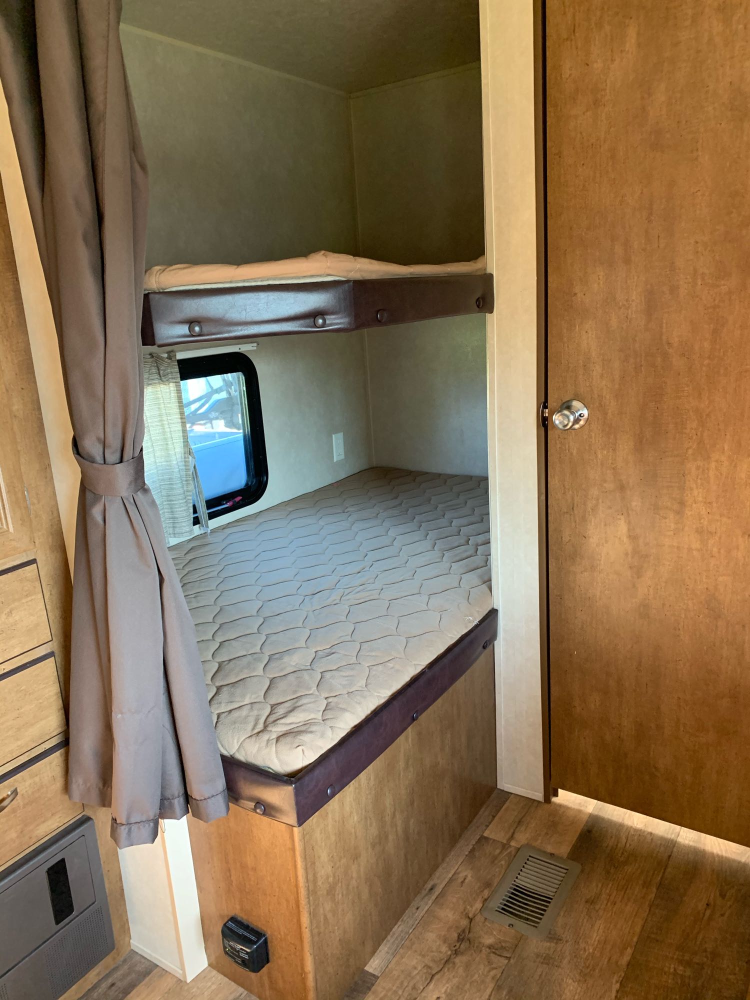 RV rental: Cozy bunk beds provide efficient sleeping in this camper. Ideal for families on the go.. Forest River Wildwood 2017