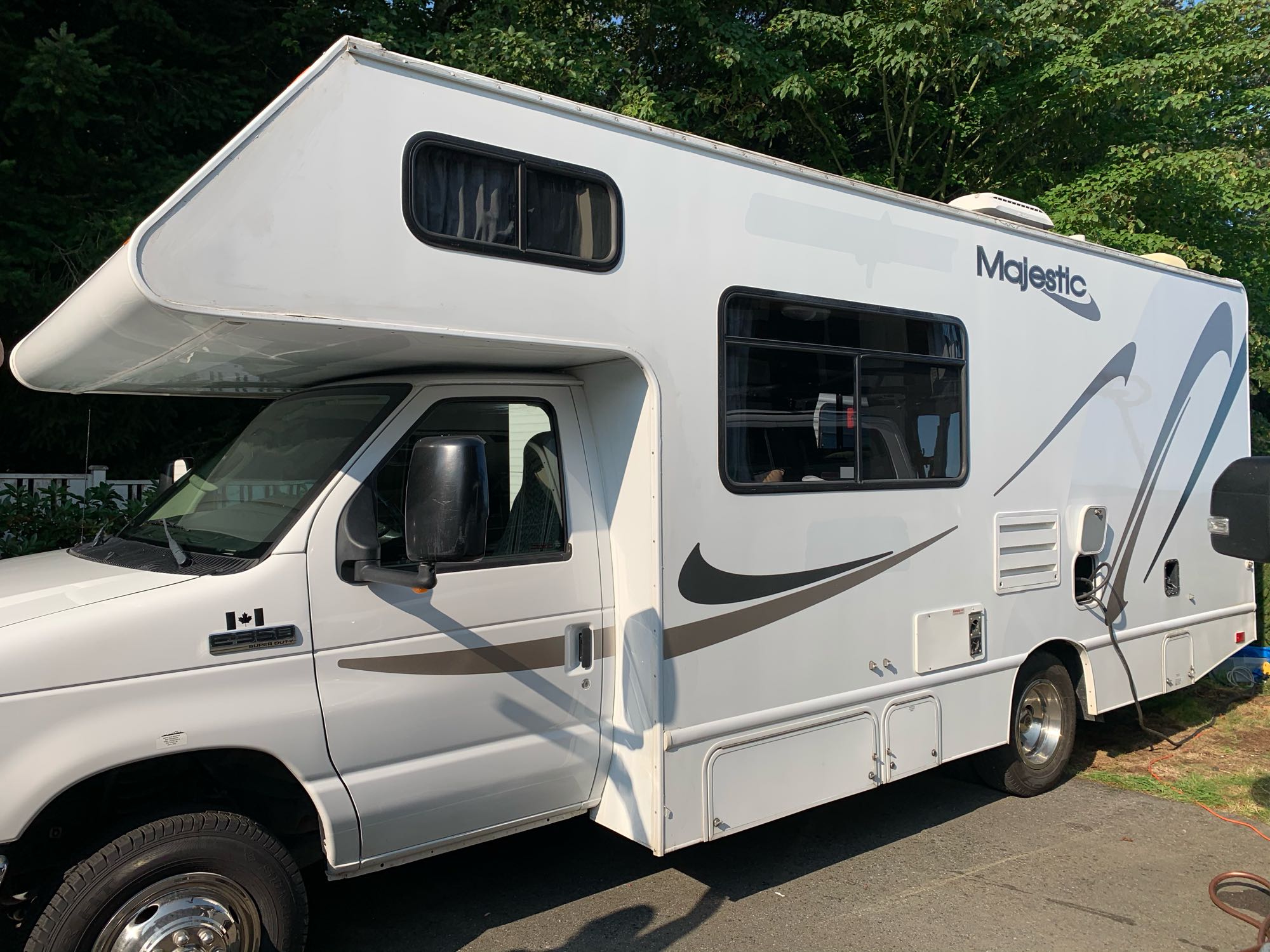 Jessica’s 23’ Majestic motor home