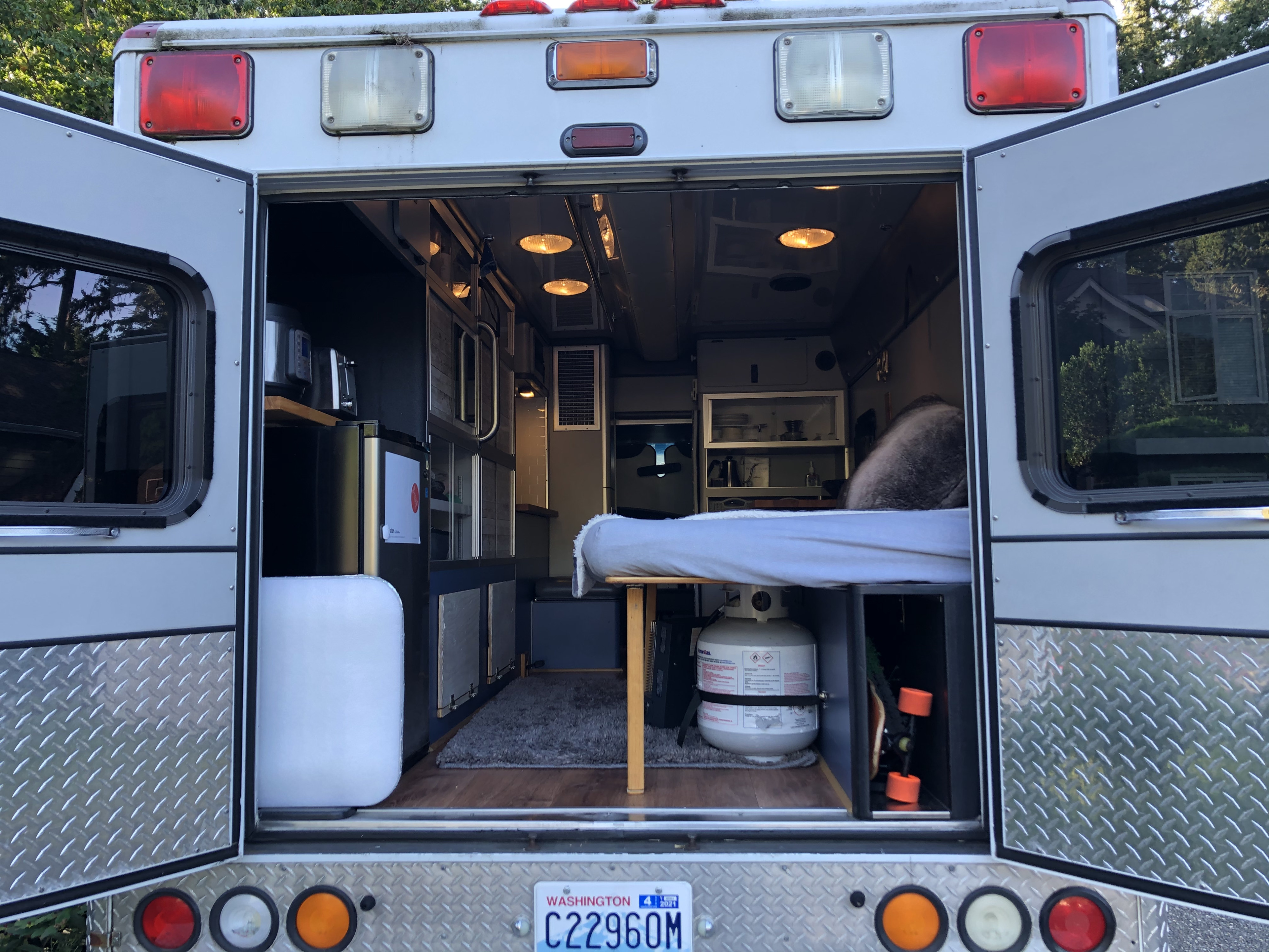 1997 Ford Other Camper van Rental in Lynnwood, WA Outdoorsy