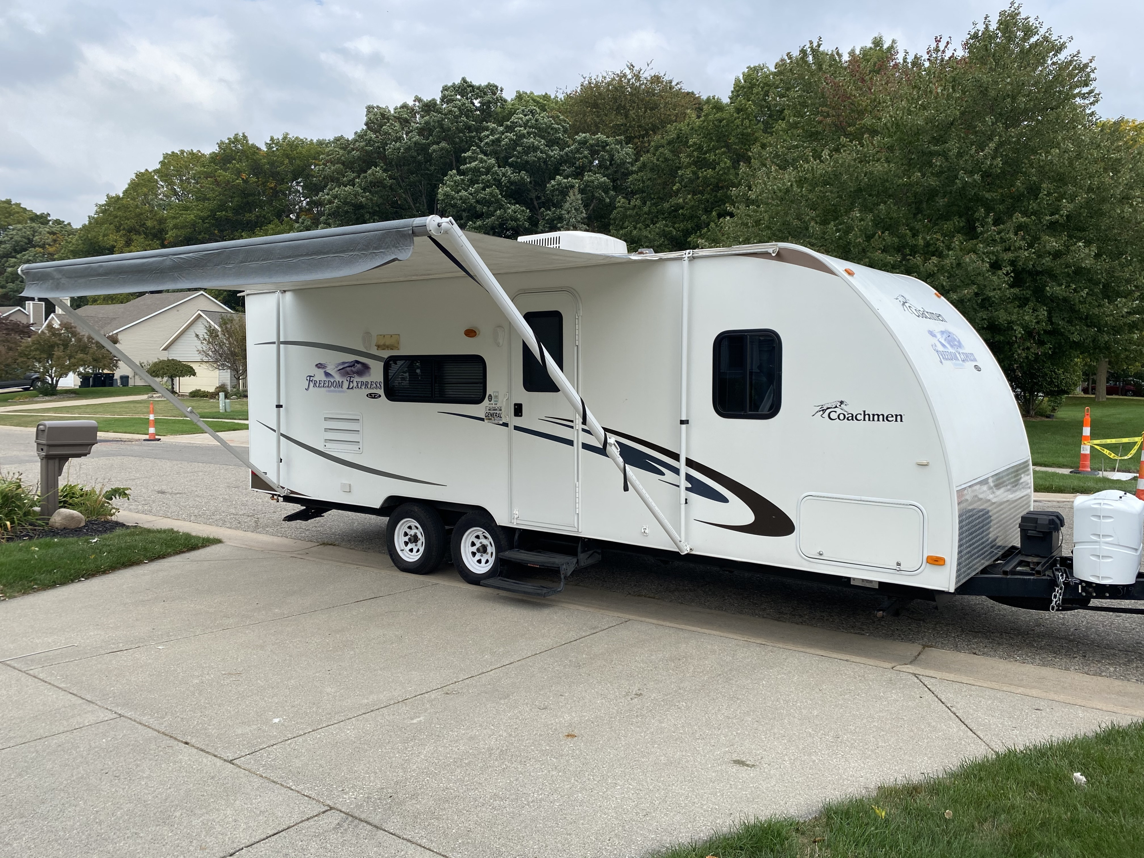 2011 Coachmen Freedom Express Trailer Rental in Wyoming, MI Outdoorsy