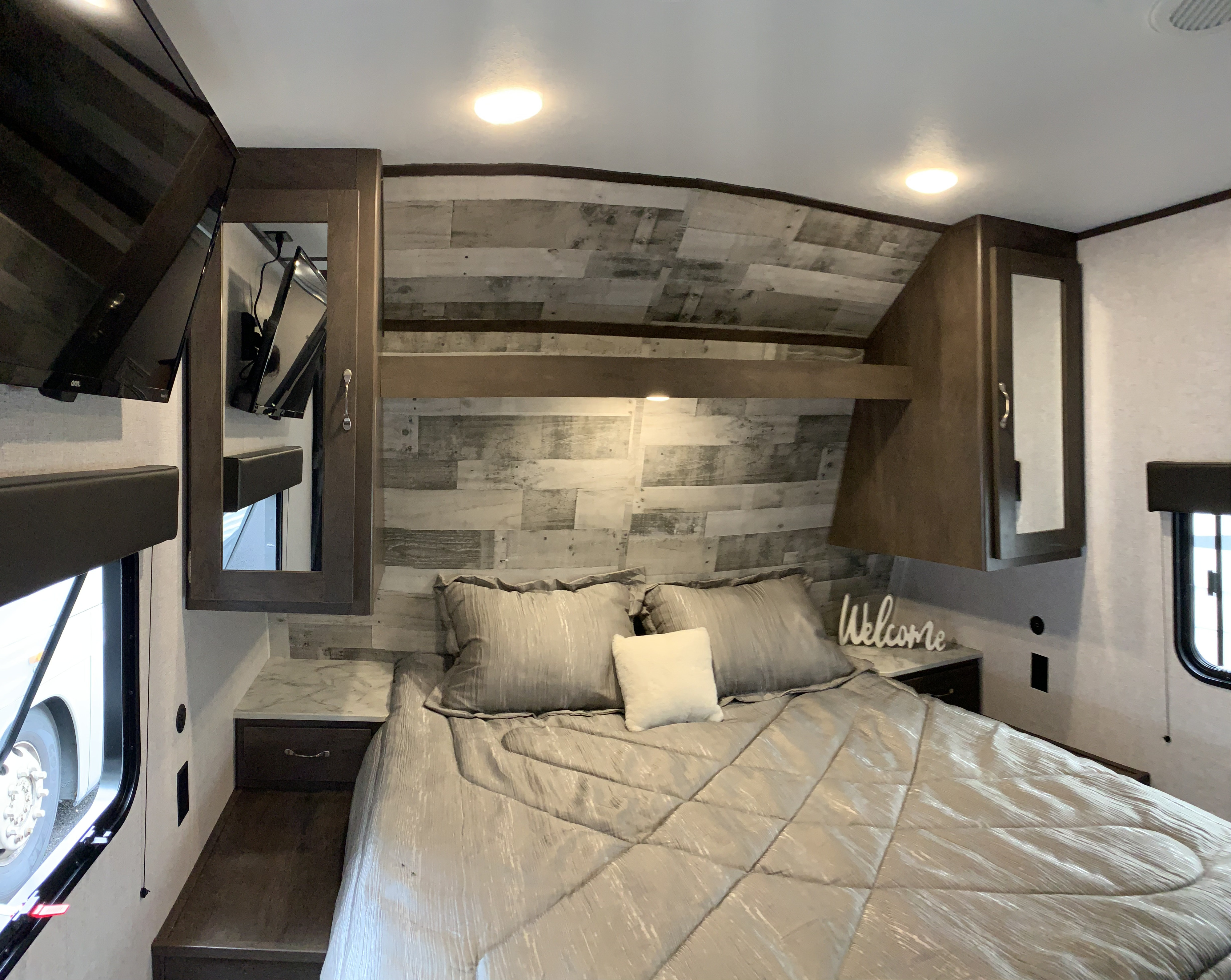 Masterbedroom with soft & cozy queen-size bed. Feel the comfort during travel in the most remote places of the country . Other Other 2021