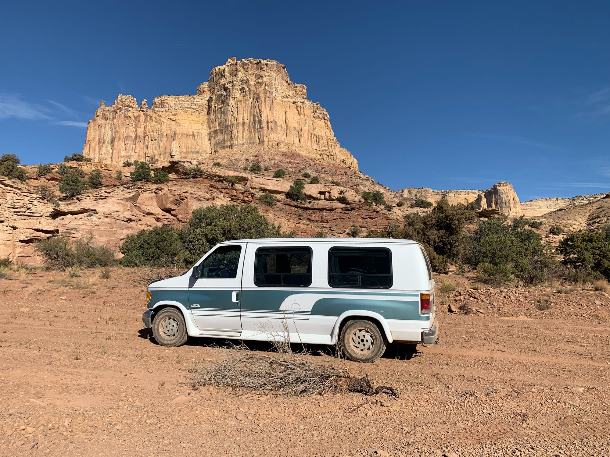 1992 Ford Econoline Club Wagon Camper Van Rental in North salt lake