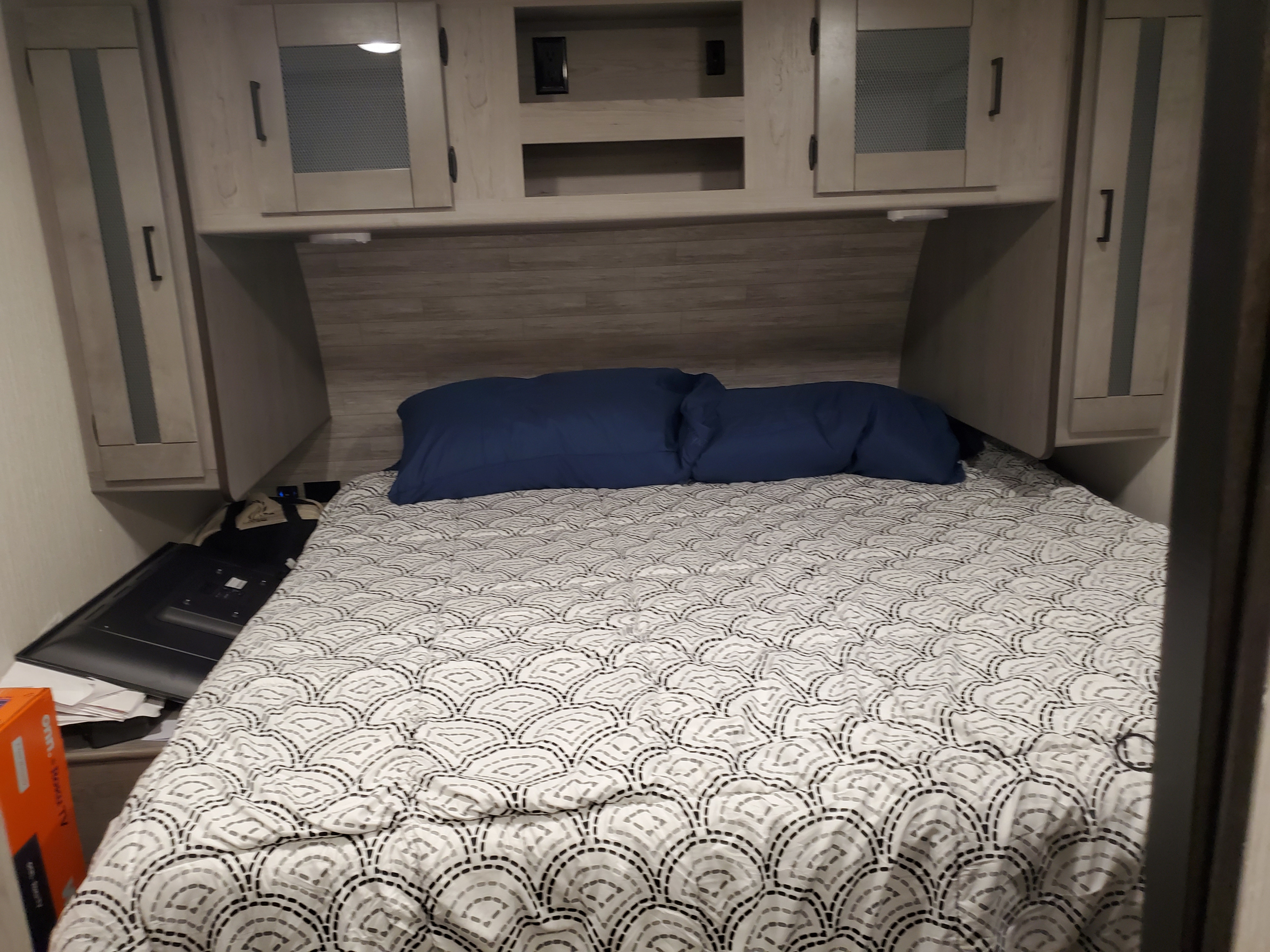 Comfy King Size Bed
Private entrance door 
Privacy from main living area
Plenty of storage
TV. Heartland Mallard 2021