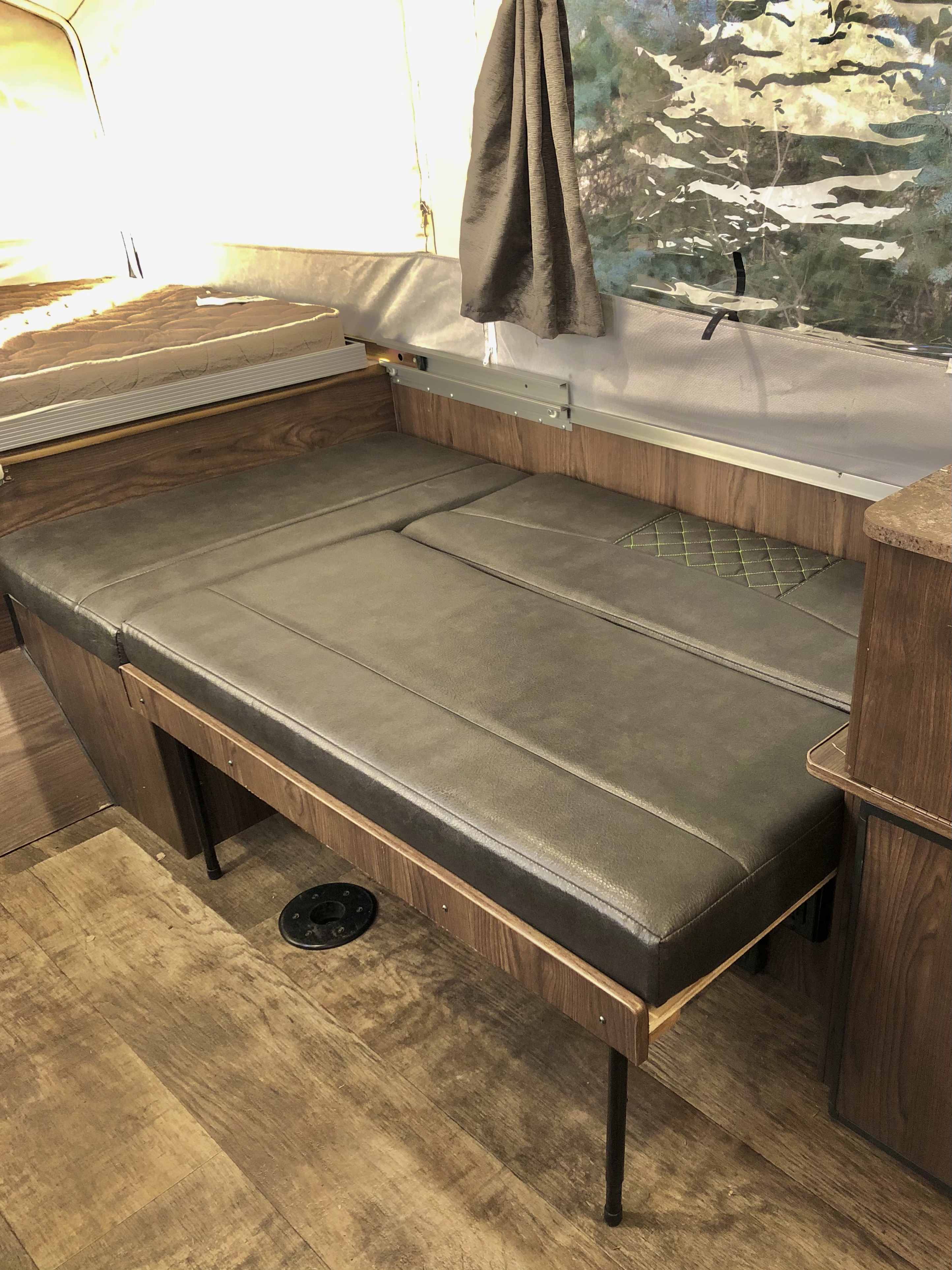 Dinette seating quickly converts into a twin sized 3rd bed.. Forest River Rockwood Freedom 2018