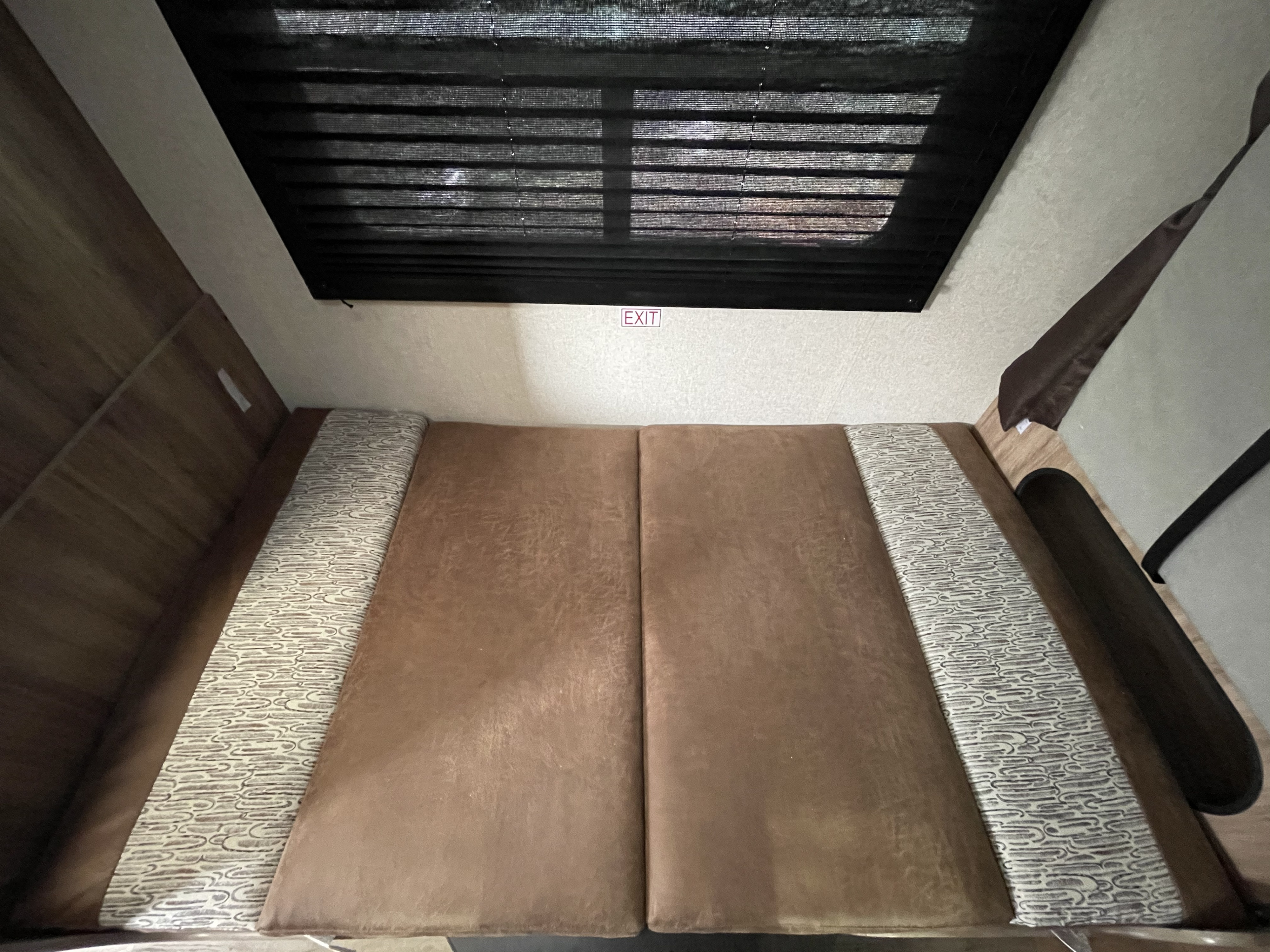 RV rental interior: a versatile dinette area with brown & patterned cushions, easily converts to a cozy bed.. Jayco Jay Feather Baja 2018