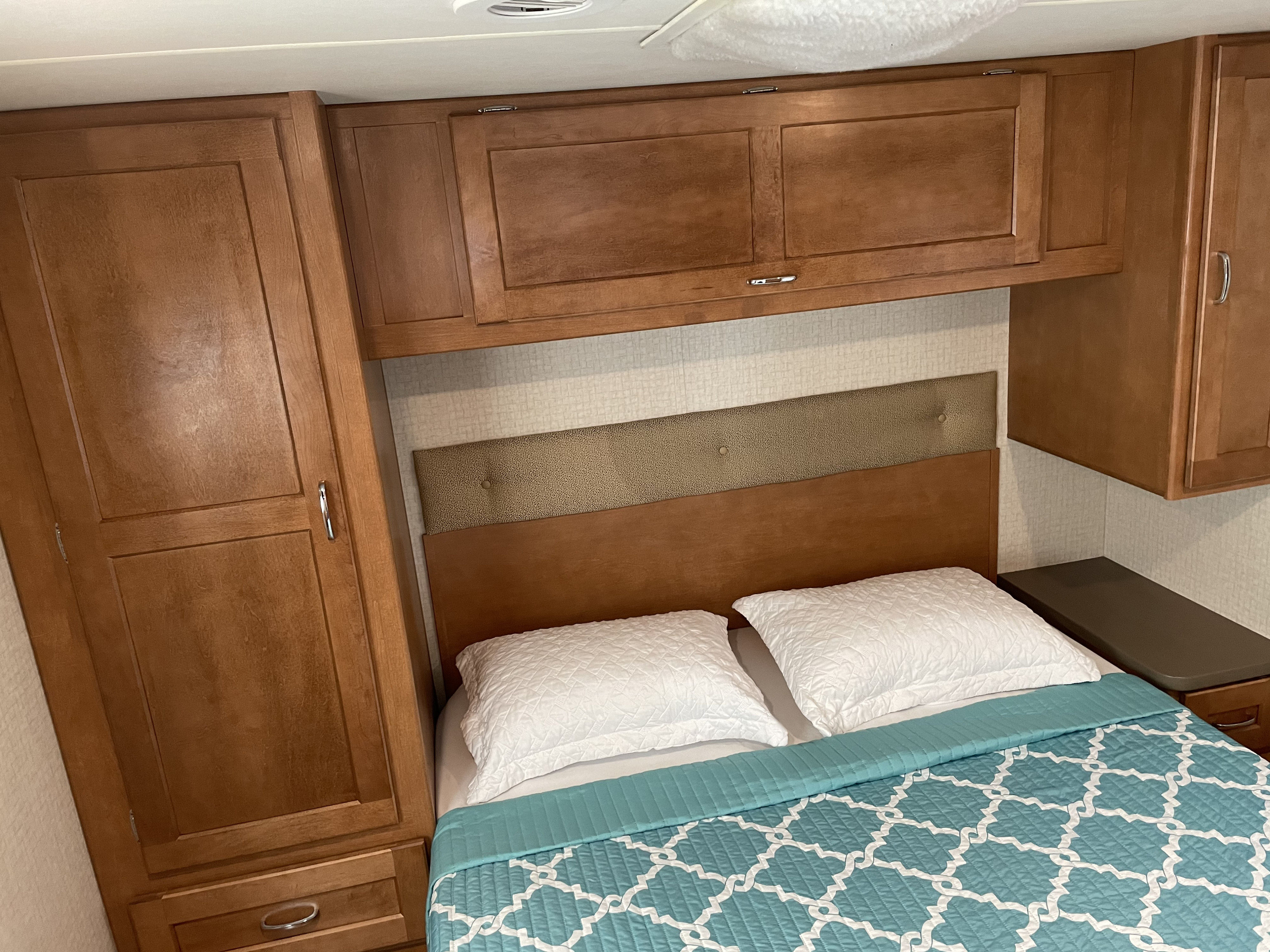 Master room with queen bed. Winnebago Minnie Winnie 2017