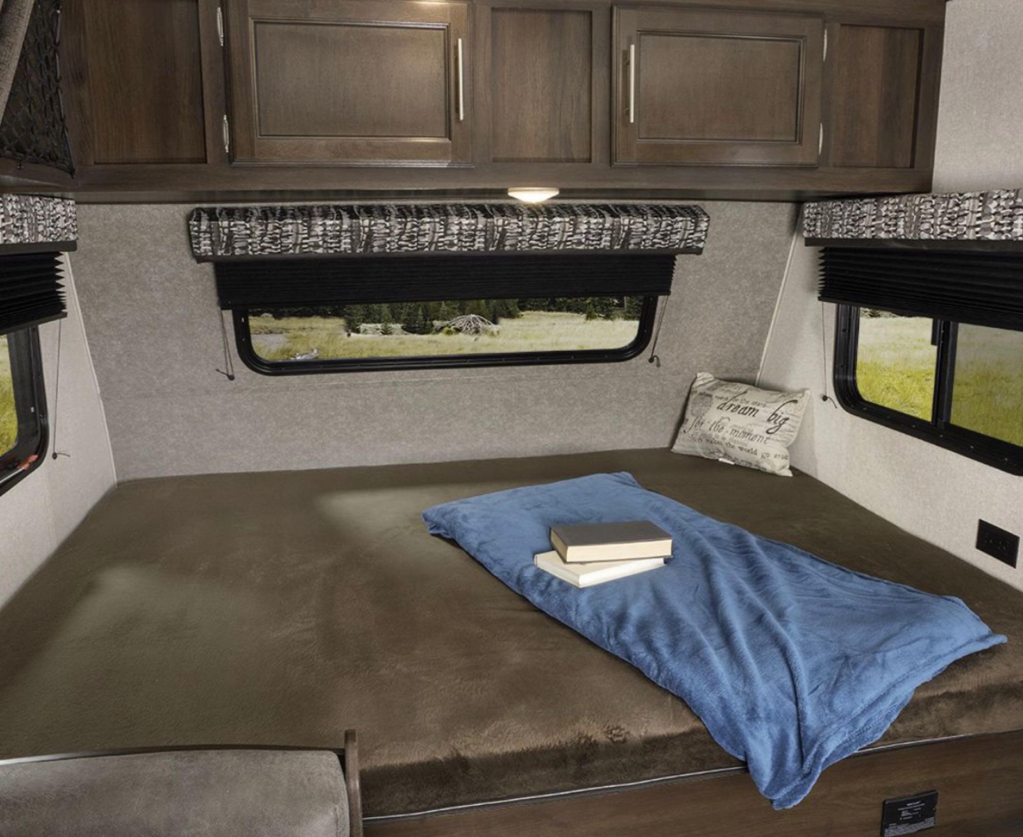 Come and lay in my coven darling.. Jayco Jay Flight 2020