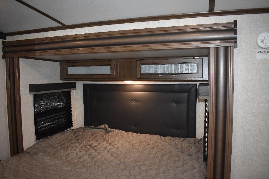King Bed. Keystone RV Cougar 2020