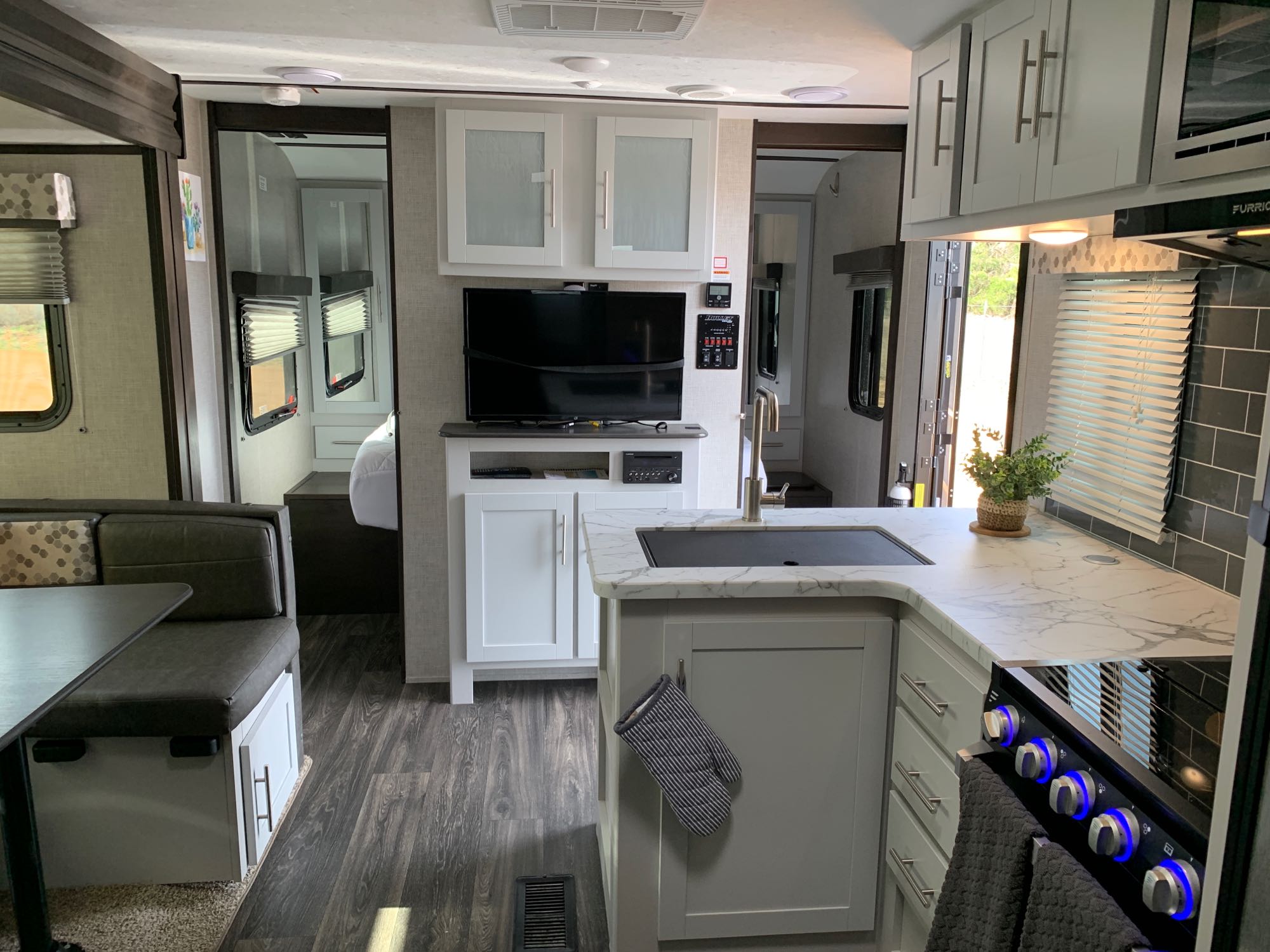~The Pioneer~ 29ft. Bunkhouse, Sleeps 8