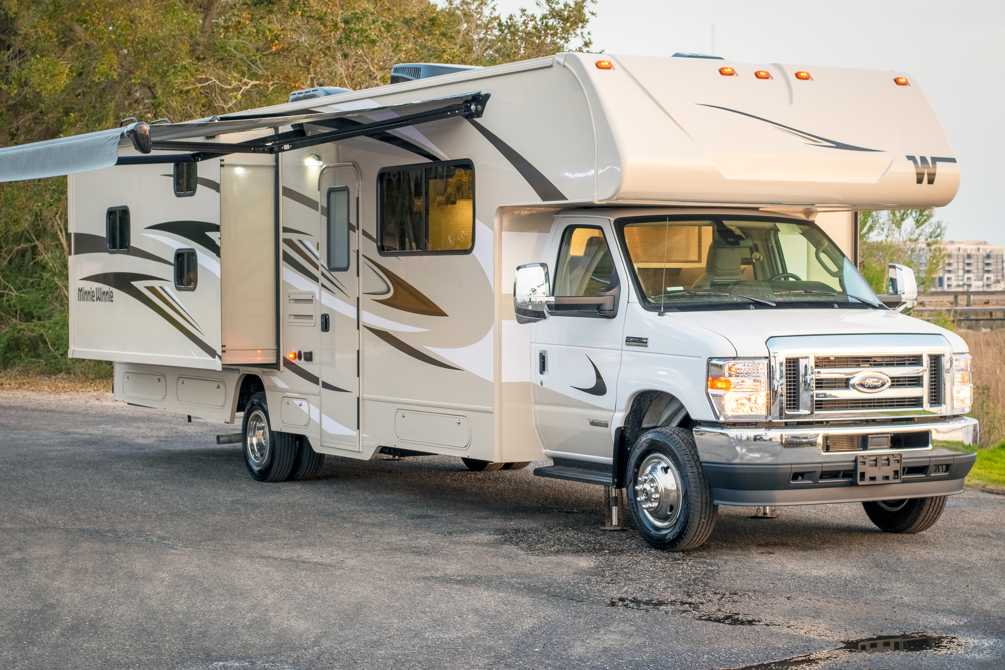 Hulk Jr - 2024 Winnebago Minnie Winnie 31H