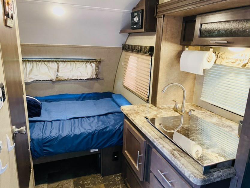 We provide fresh linens with every rental upon request, this is included in your rental costs. . Forest River R-Pod 2016