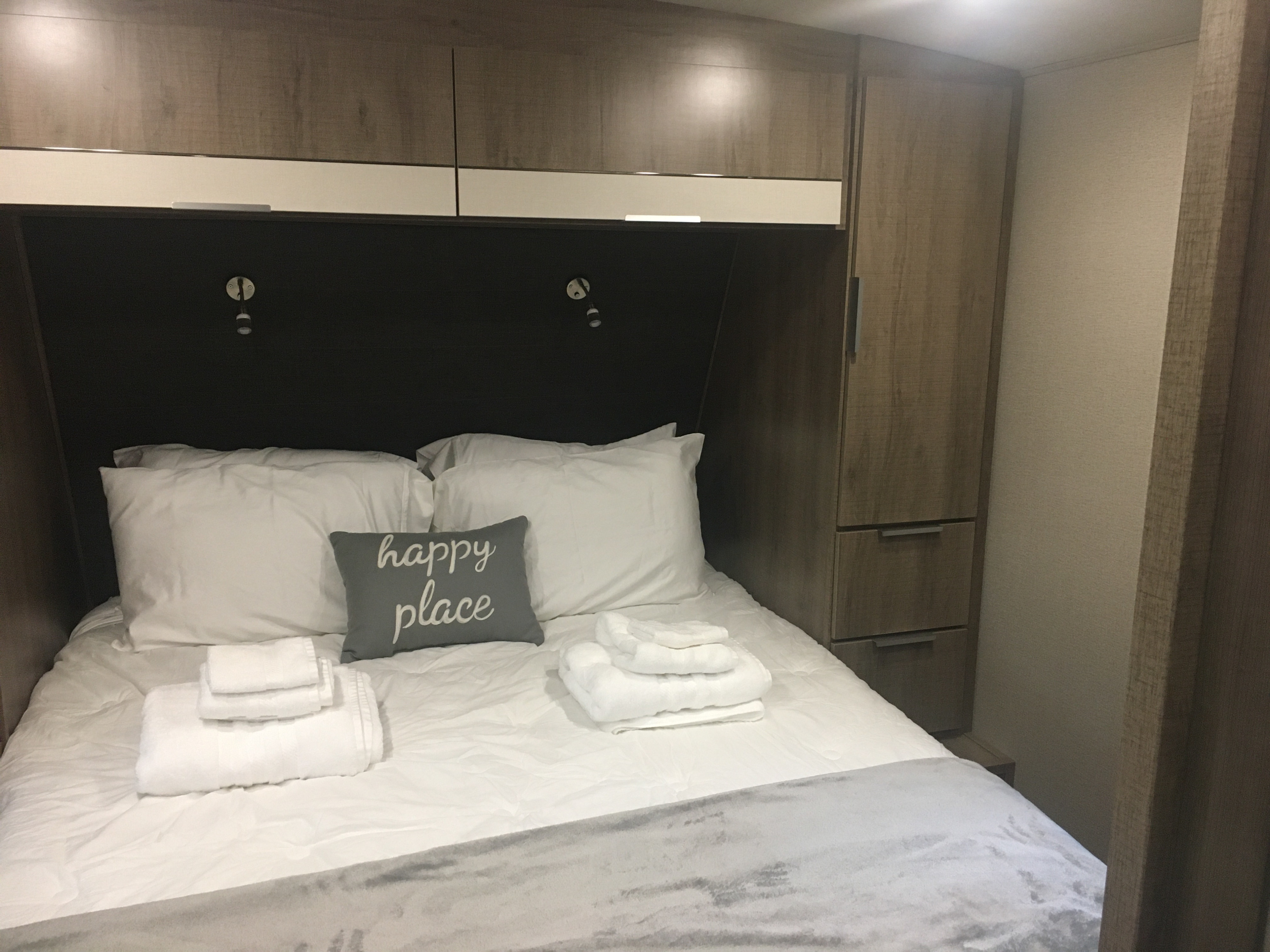 4 PILLOWS. Grand Design 2250RK 2021