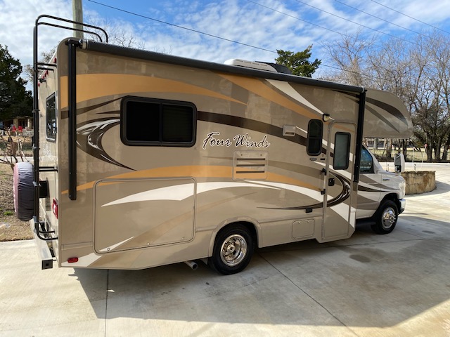 ChucK and Tammy’s 2013 Four Winds 22E