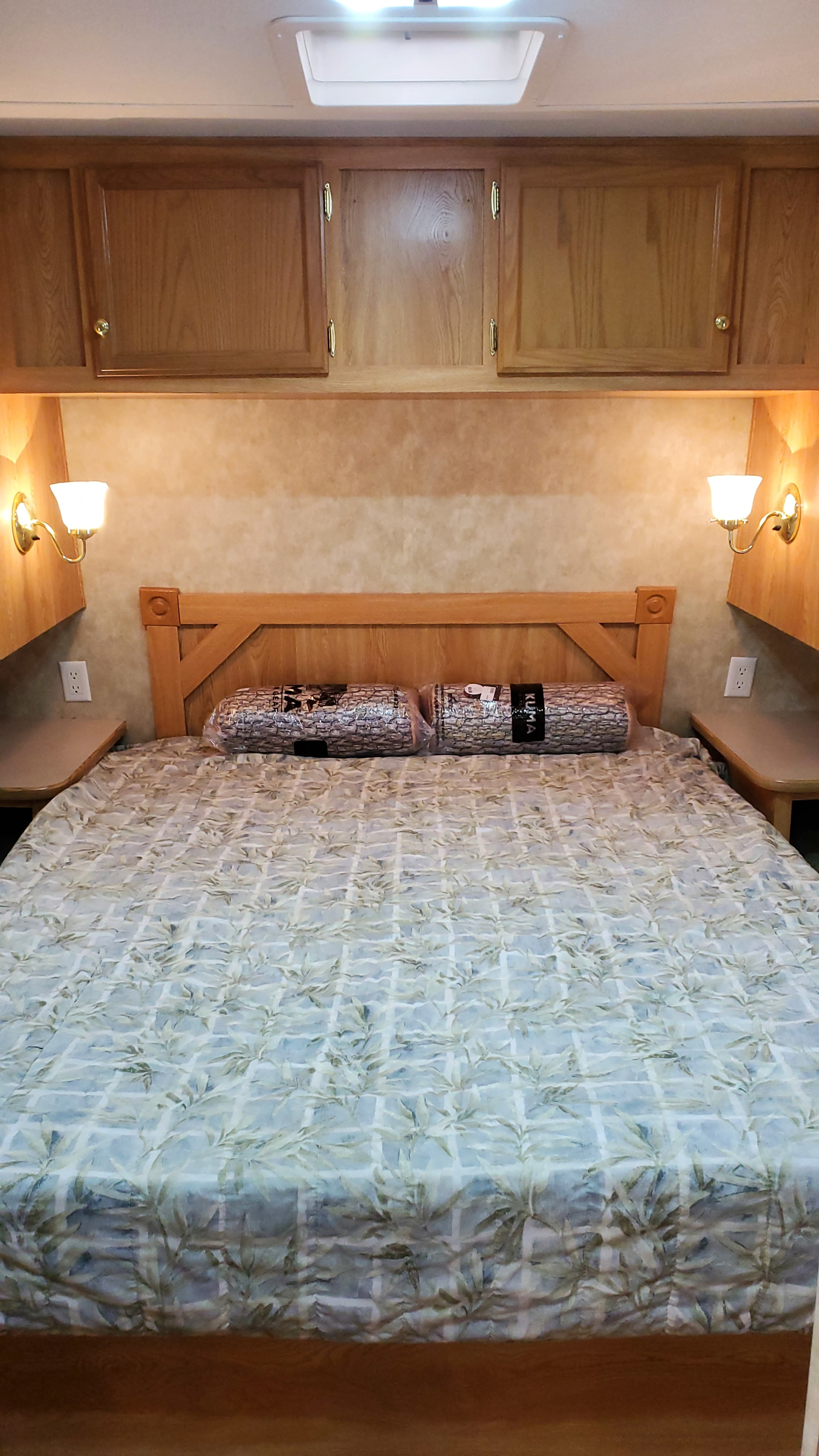 Night Stands and 110v Outlets on Each Side of Bed. Other Zinger 2006