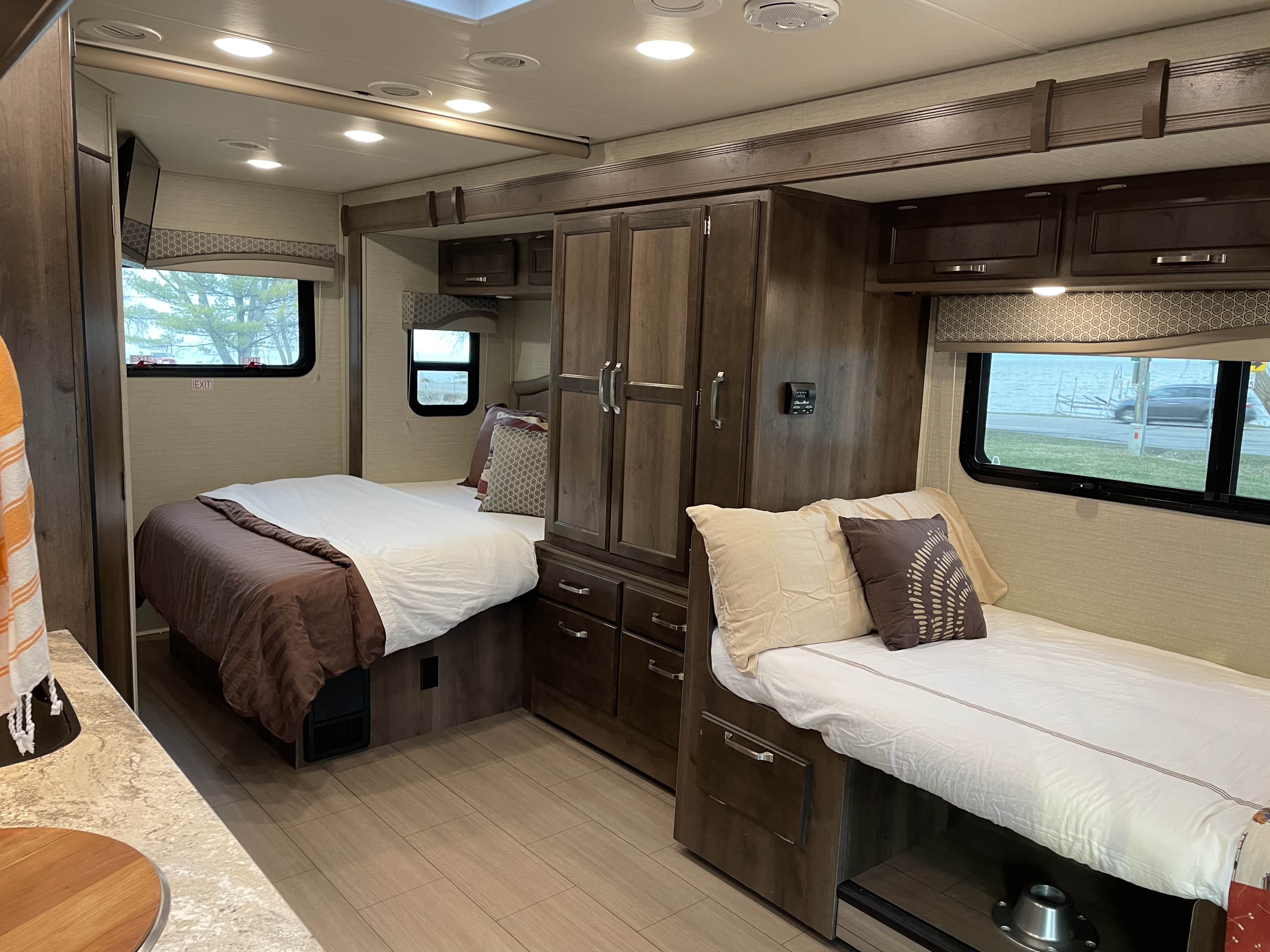 Explore comfort in this RV rental! Features twin beds, ample storage & scenic window views.. Jayco Melbourne 2018