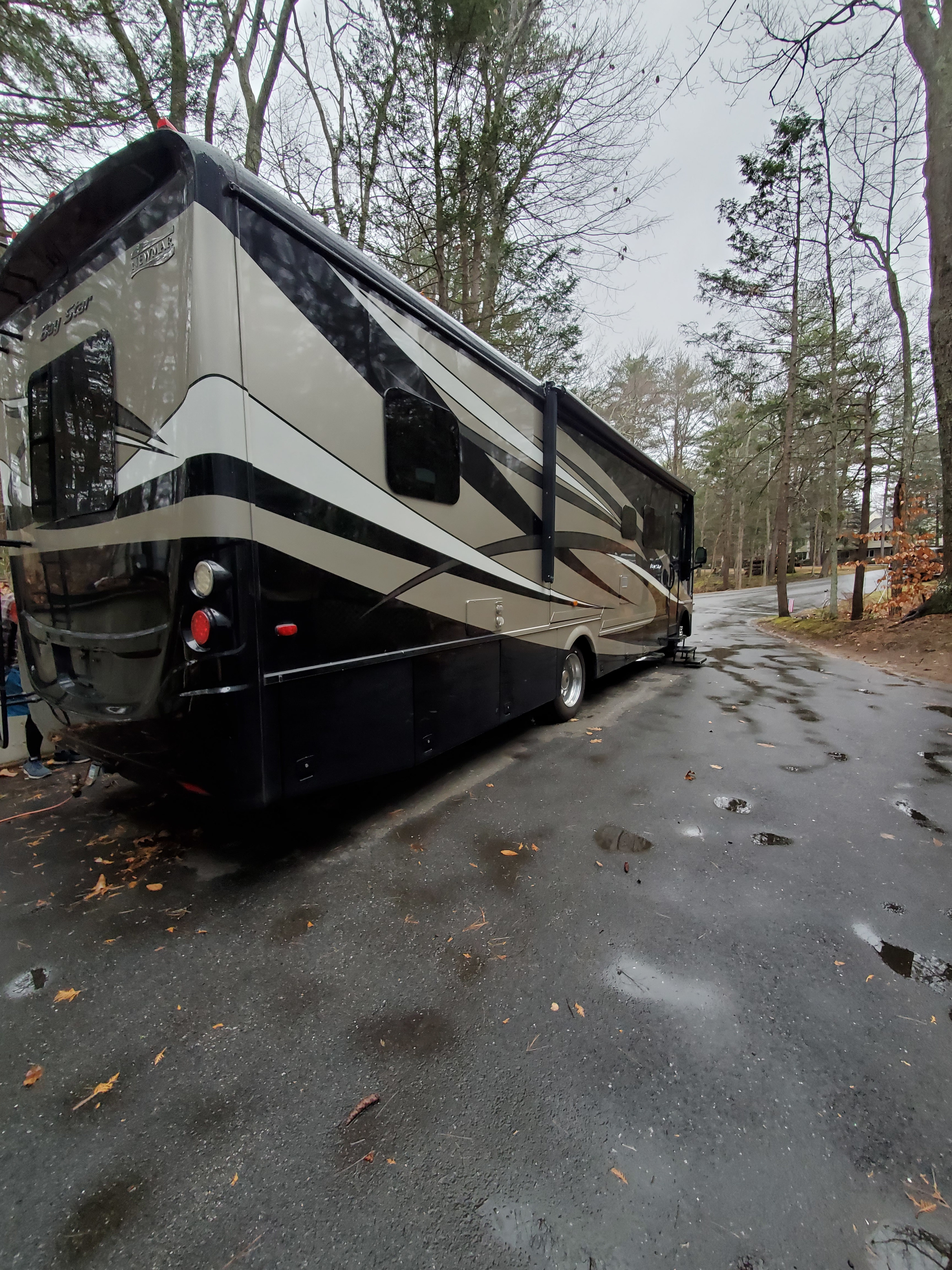 The side is not open in this picture but with the side out you can walk all the way around the bed. Newmar Bay Star 2016