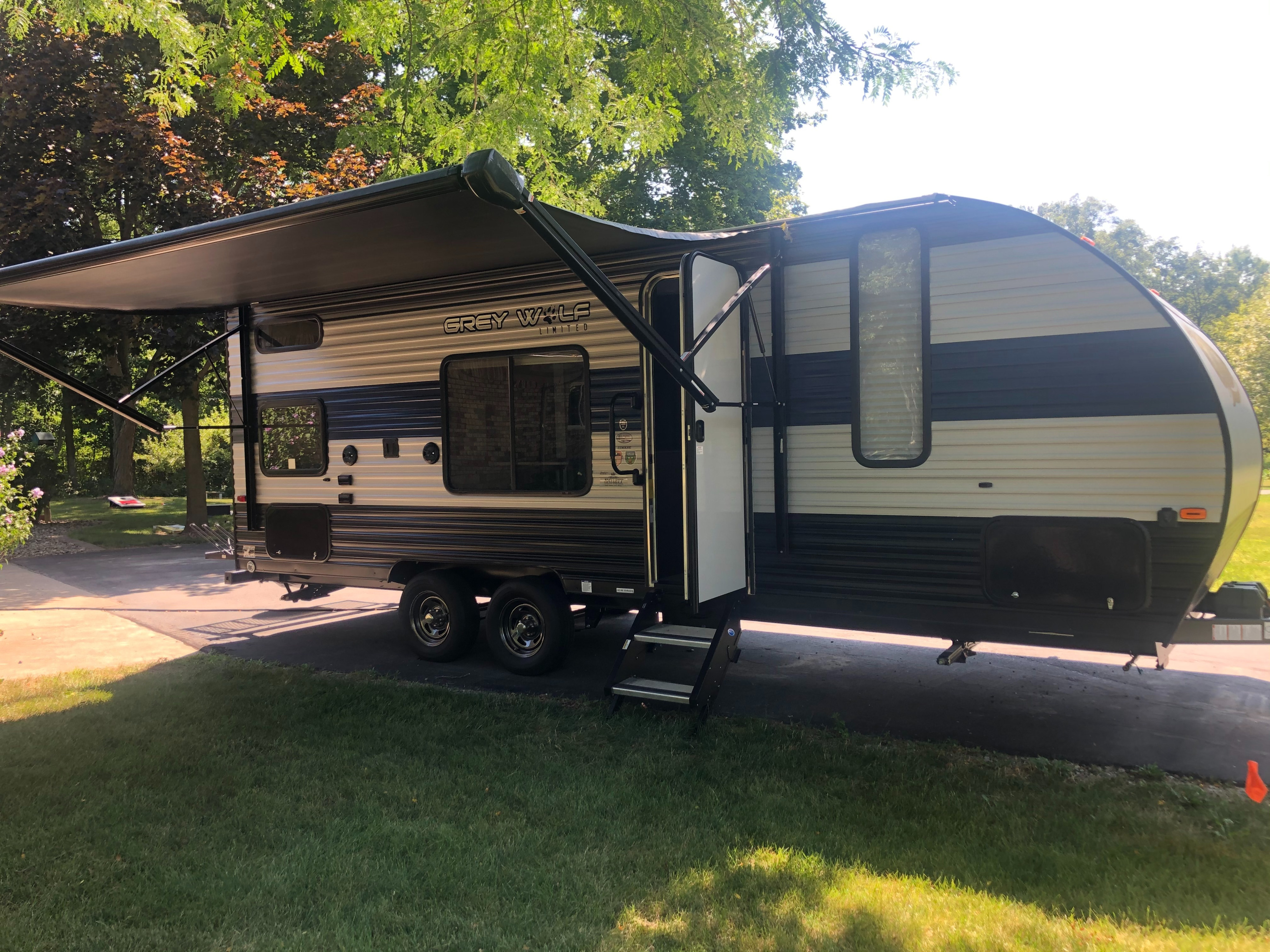 Lightweight yet Spacious! 2020 Forest River Cherokee Grey Wolf 22MKSE