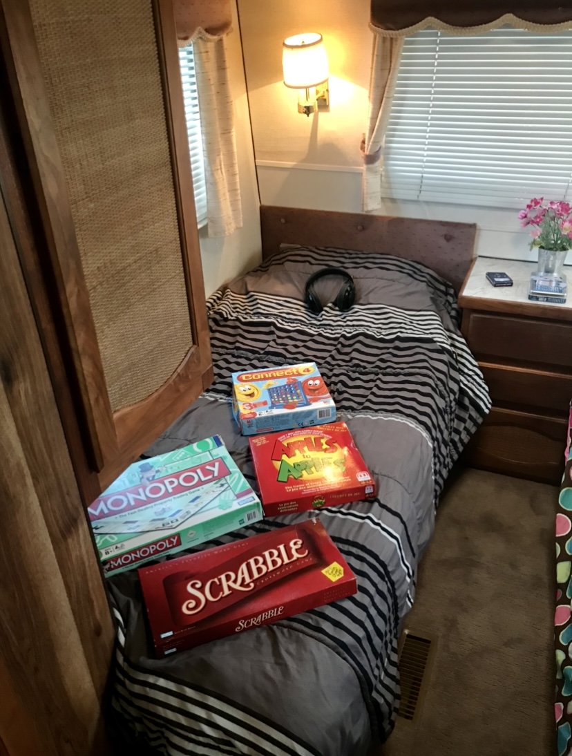 Cozy RV rental bunk with board games (Scrabble, Monopoly, Apples to Apples, Connect 4) & headphones for leisure.. Ford Econoline 1988