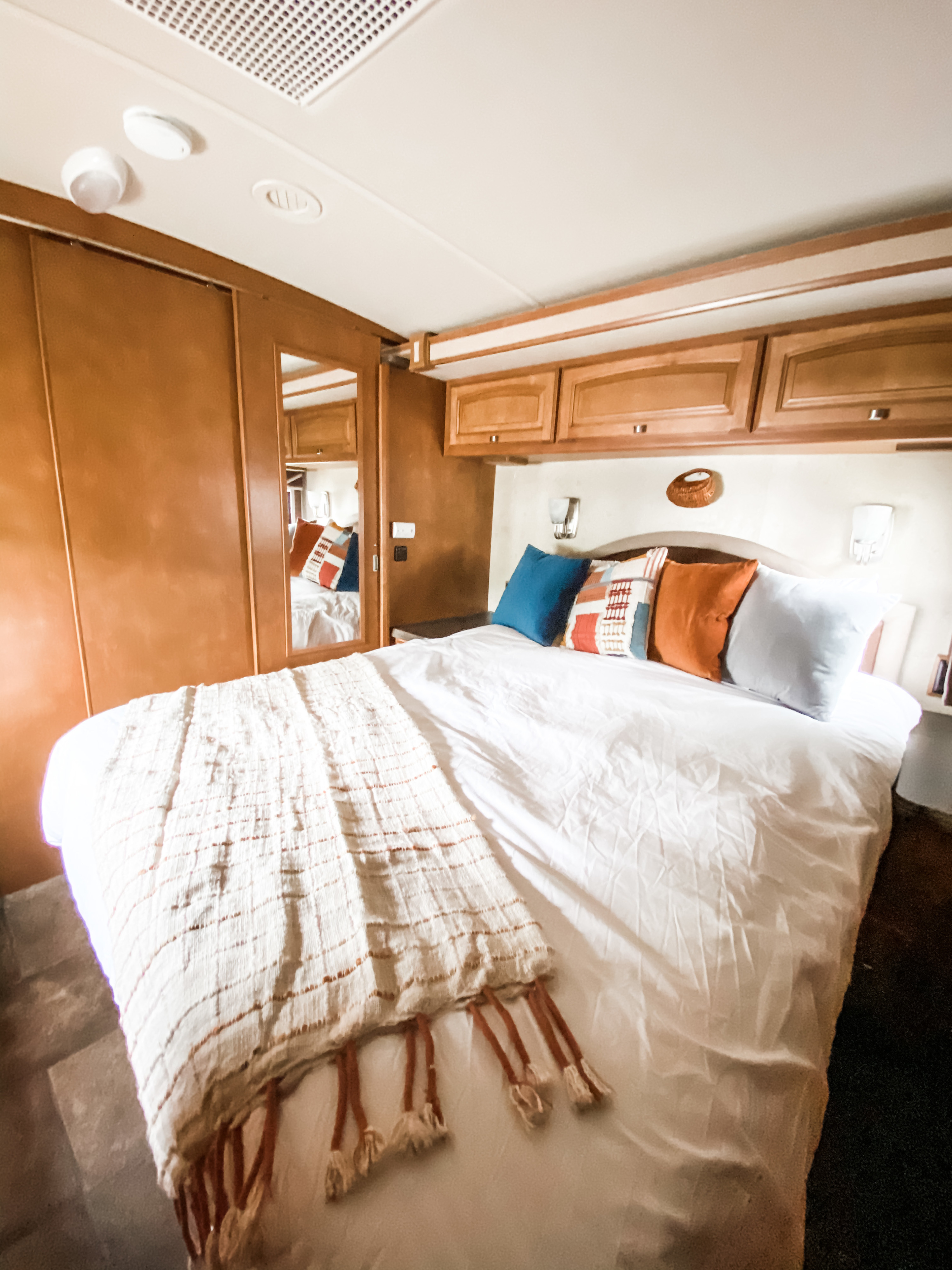 The primary bedroom can be closed off for privacy. Featuring a new queen bed with memory foam pad, you’ll be sure to get a good nights sleep. . Winnebago Sightseer 2013