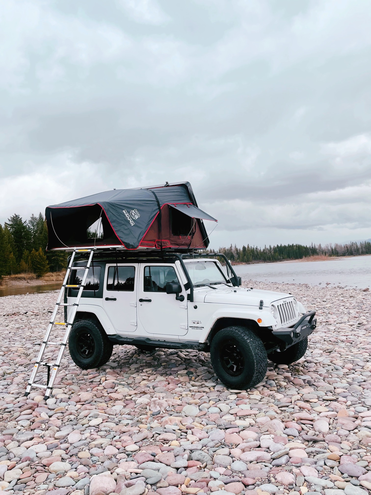 Jeep Wrangler Sahara Unlimited with IKamper Roof Top Tent