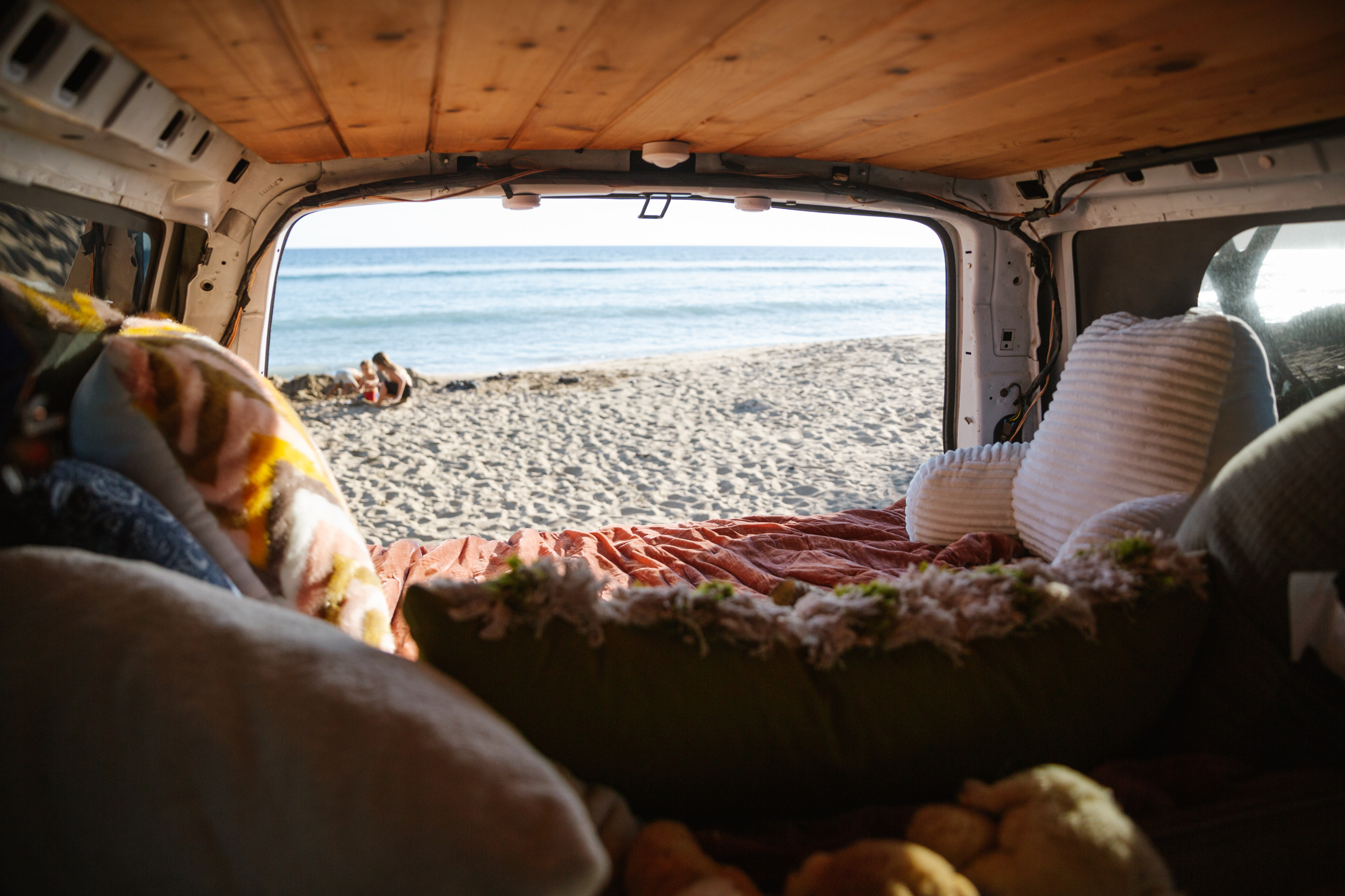 A bed with a view. Gmc Custom Savana 2007
