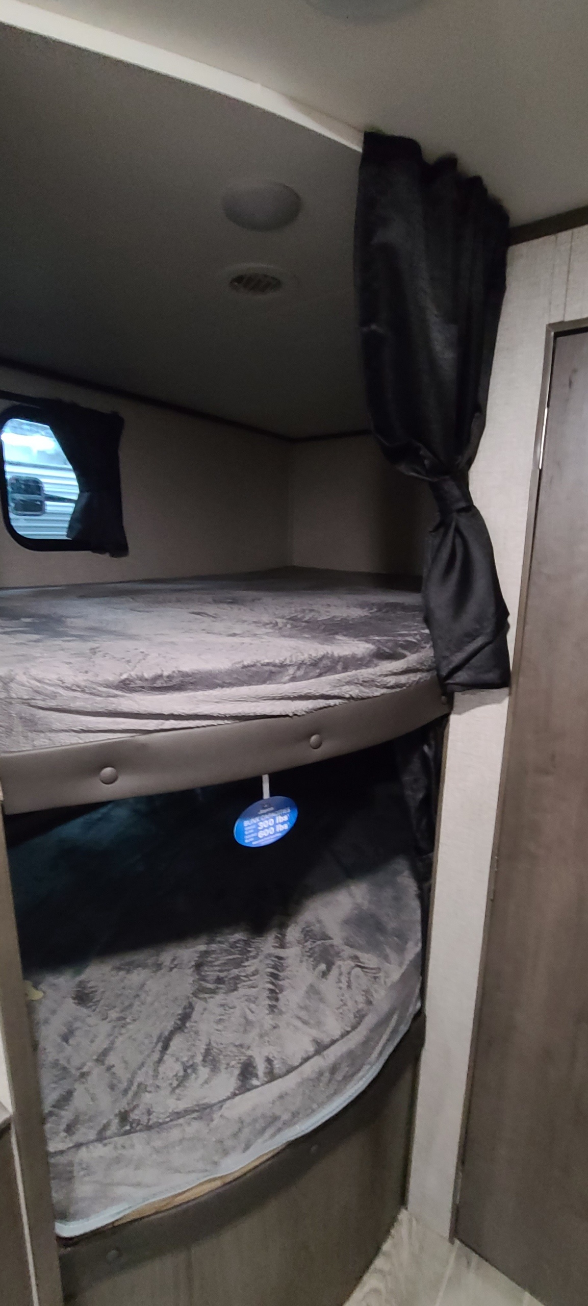 Experience comfort in an RV rental! Compact bunk beds with window and privacy curtain, ideal for travel trailer adventures.. Jayco Jay Flight 2021