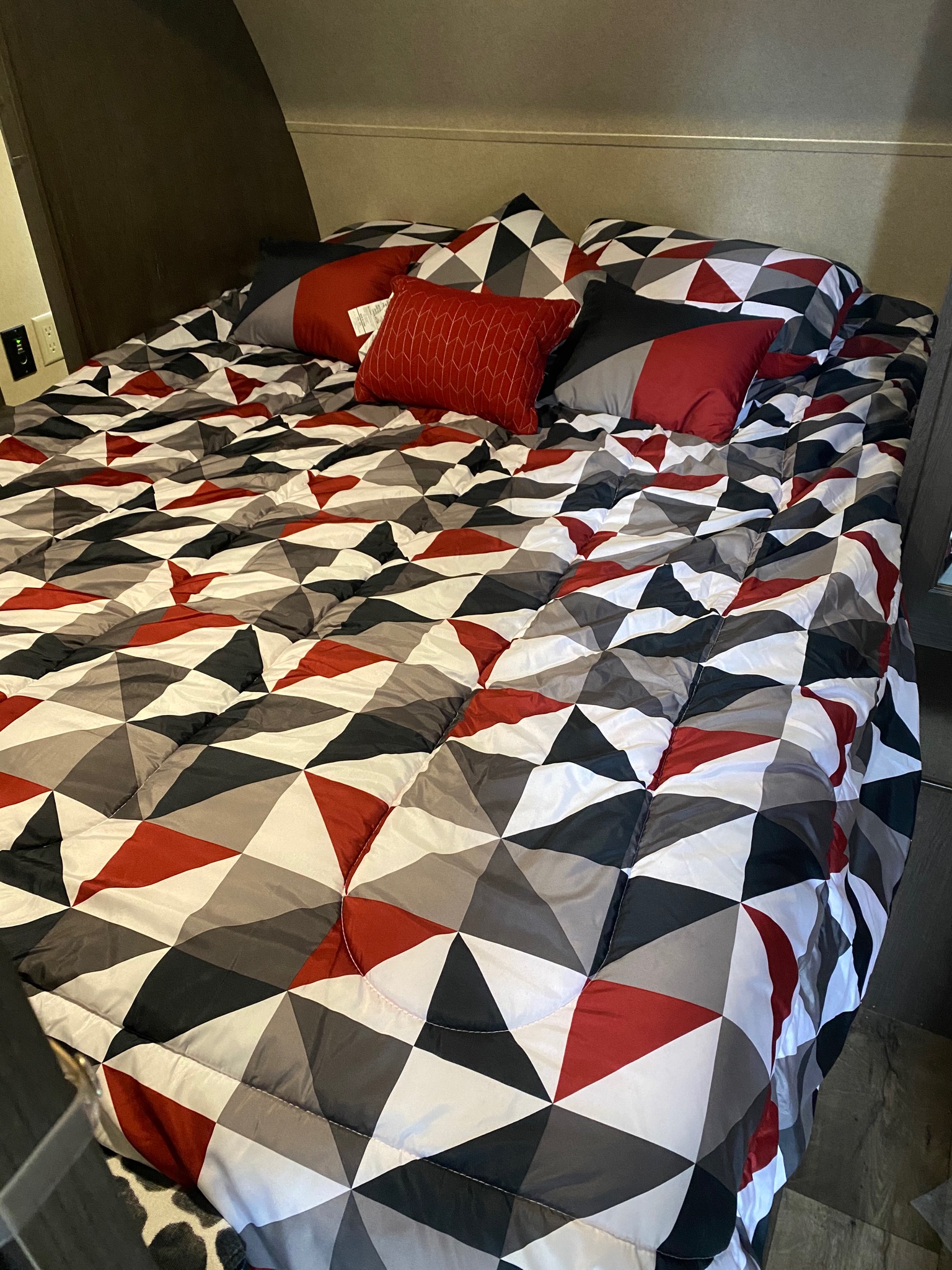 This room has walk around queen sized bed with upgraded memory foam. There is a reading light and plenty of storage on each side of the bed. . Forest River Wildwood X-Lite 2018