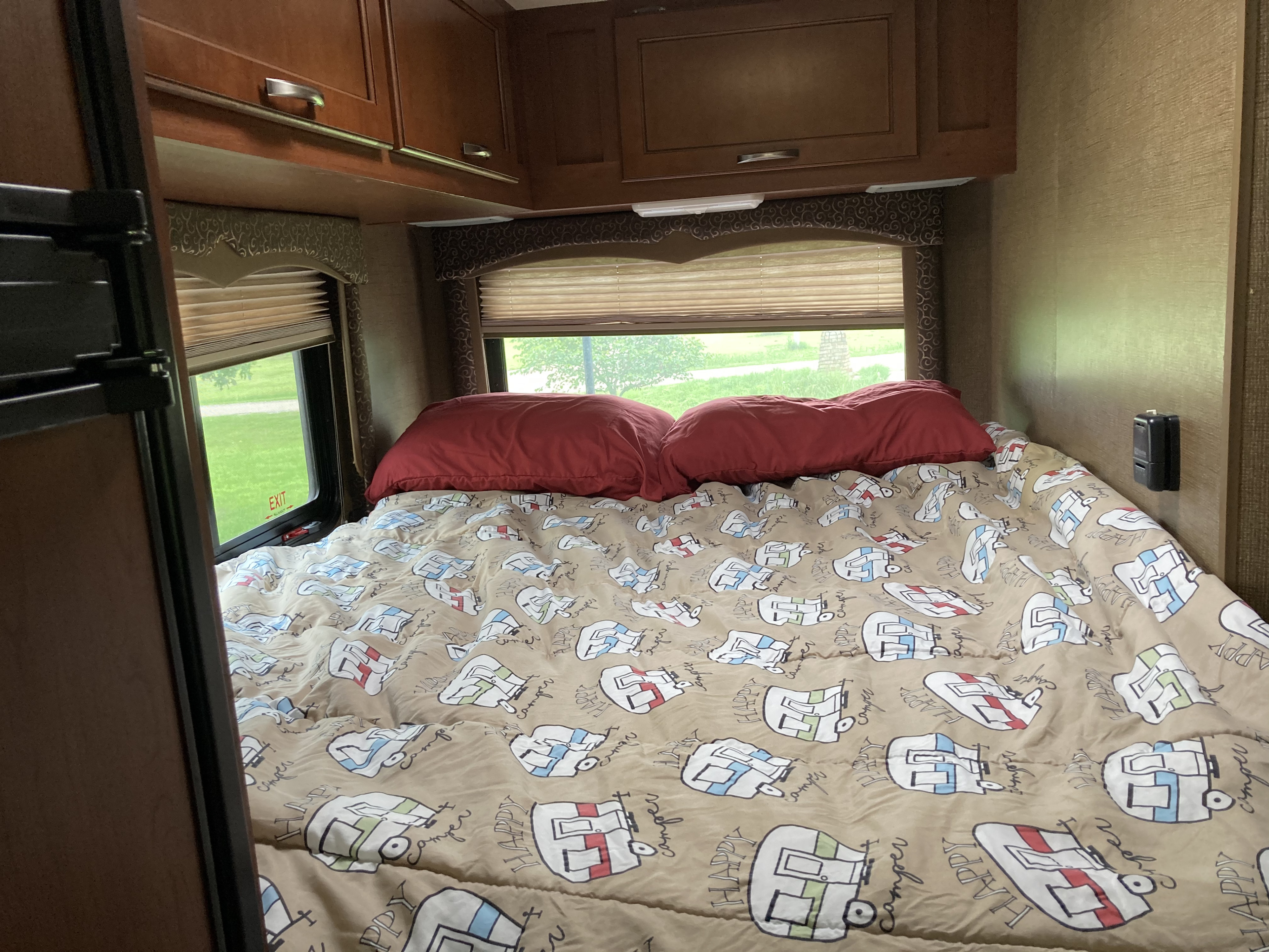 Queen sized bed. . Other Four Winds 2015