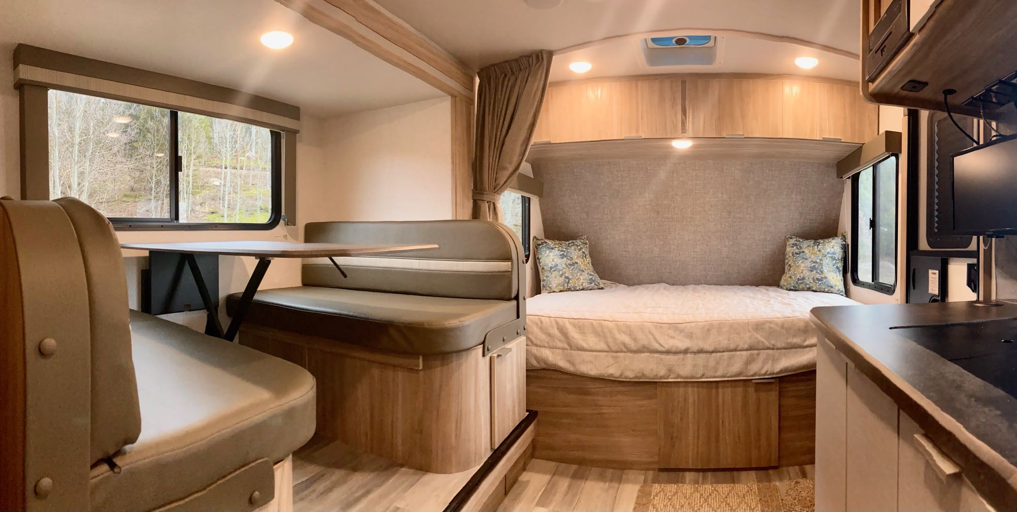 Open and cozy space!. Winnebago Micro Minnie 2021