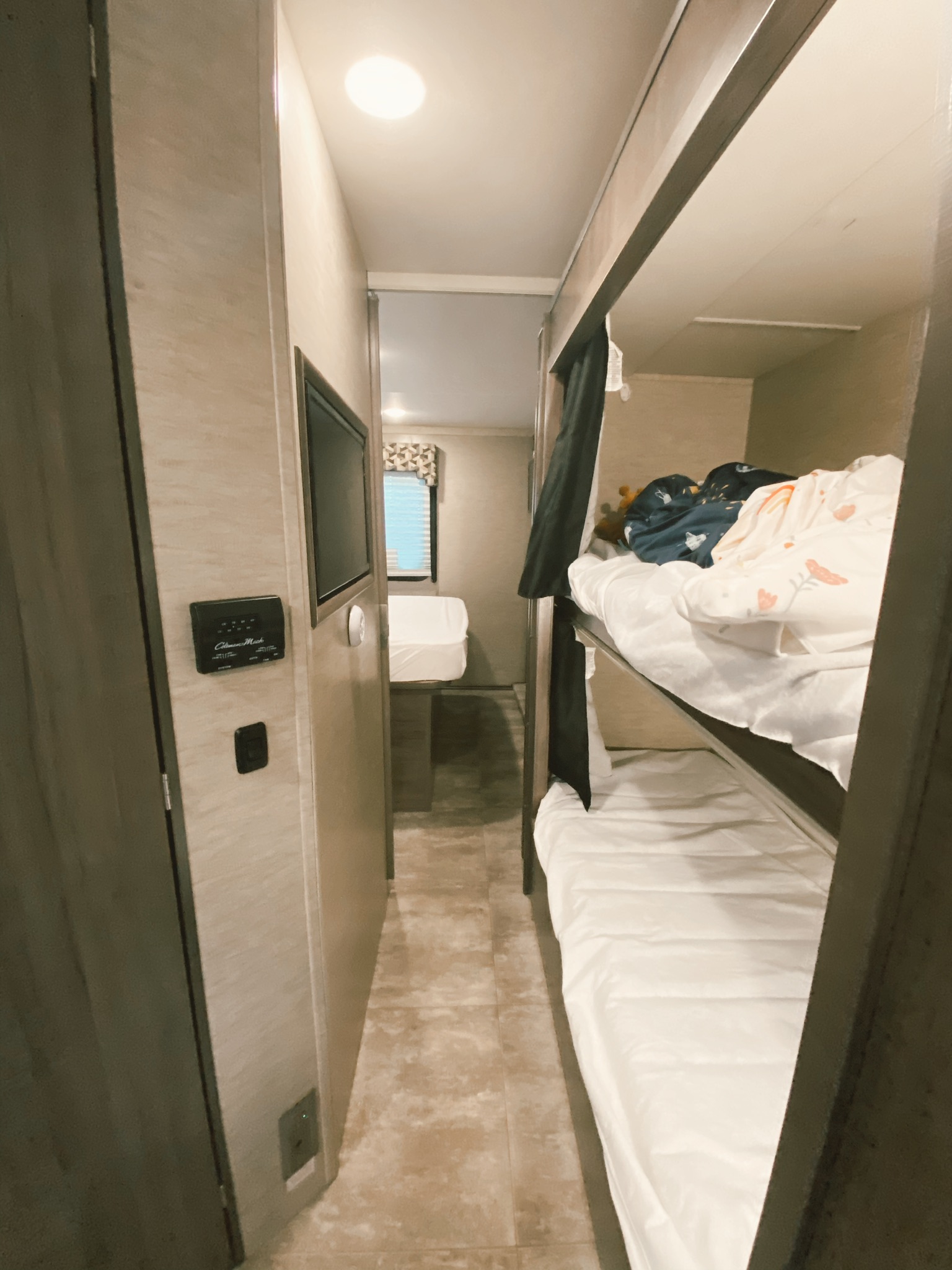 Flat screen TV for bunkbeds.. Winnebago Minnie Winnie 2017