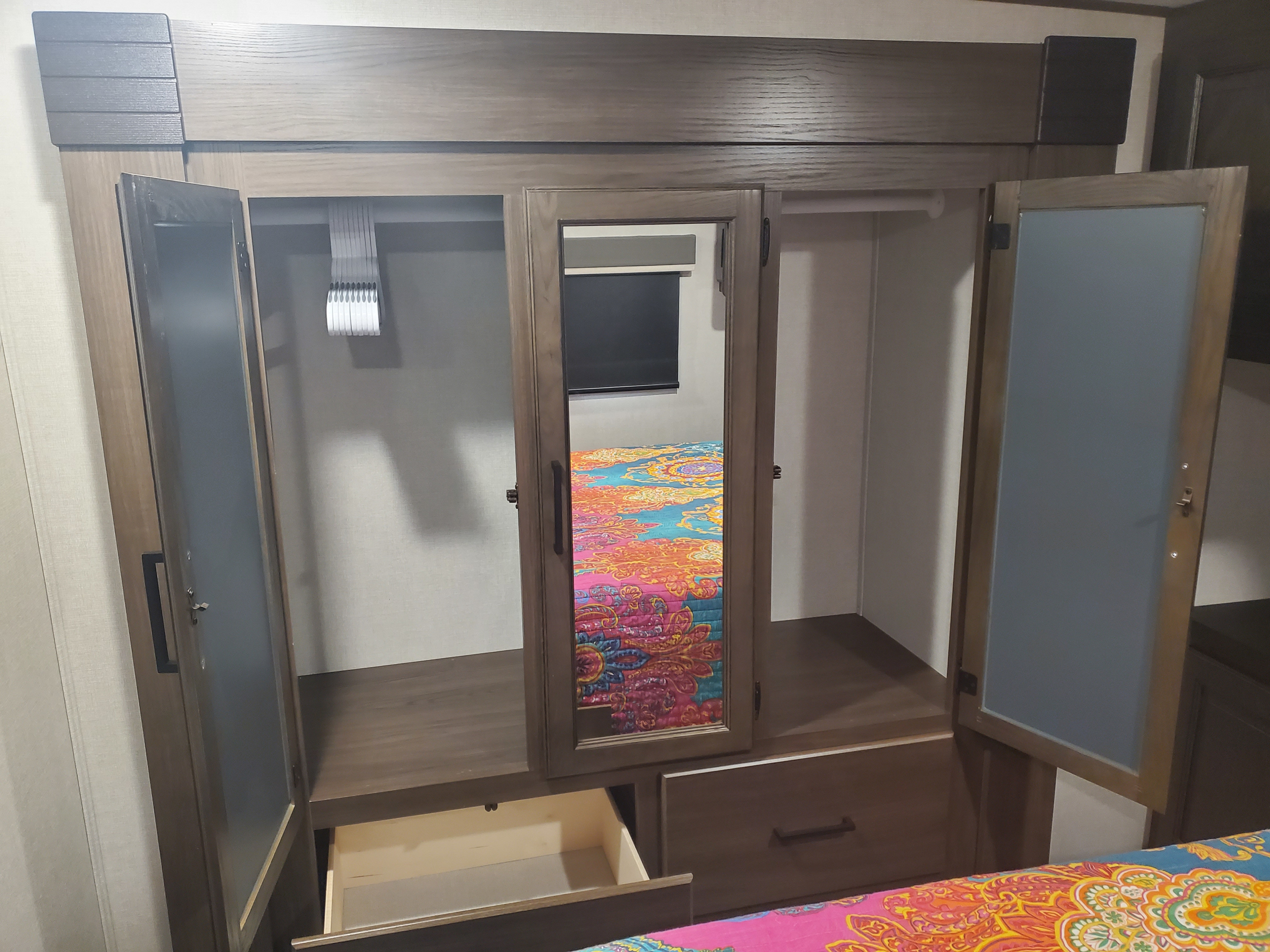 3 door closet with 2 drawers, lots of space. Prime Time Crusader 2021