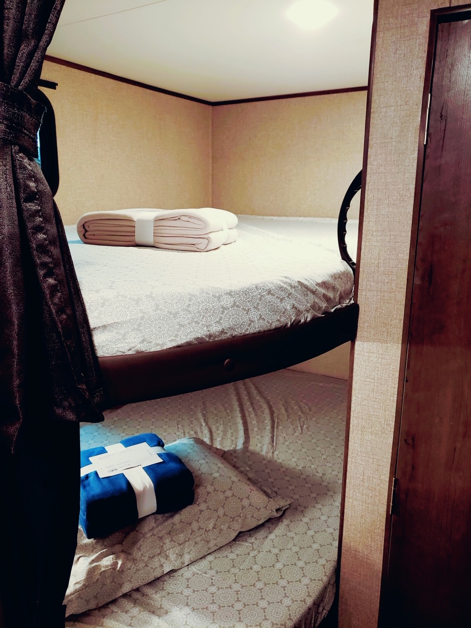 Cozy bunk beds with fresh linens in this RV rental, ready for comfortable travel adventures.. Jayco Jay Flight SLX 2021