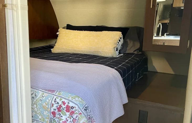 Queen Bed. Forest River Other 2018