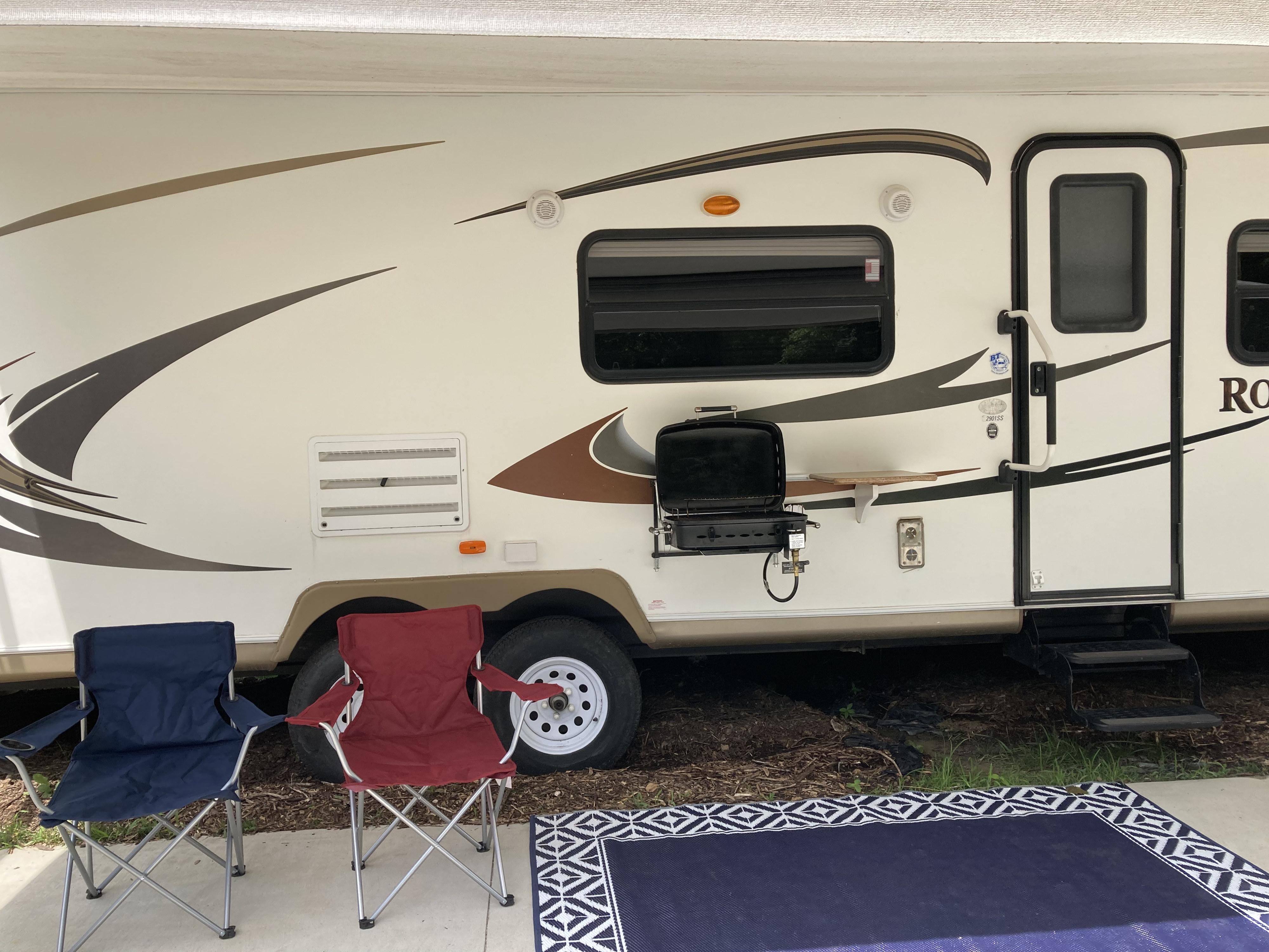 “Rocky” the Bunkhouse- 2011 Forest River Rockwood Ultra Lite