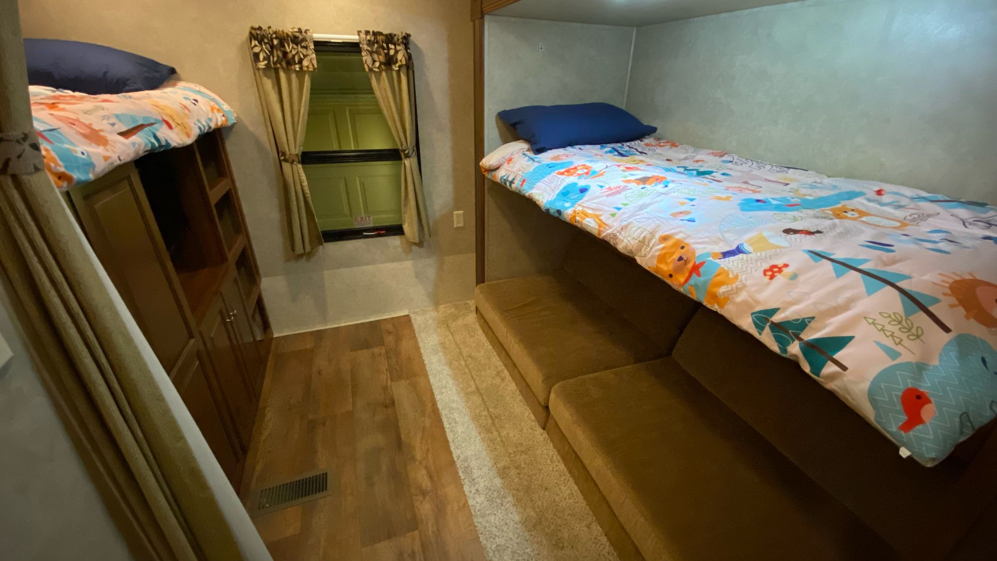 RV rental bunk beds: two cozy bunks with colorful bedding in a camper's sleeping area, great for kids.. Keystone Premier Ultra Lite 2014