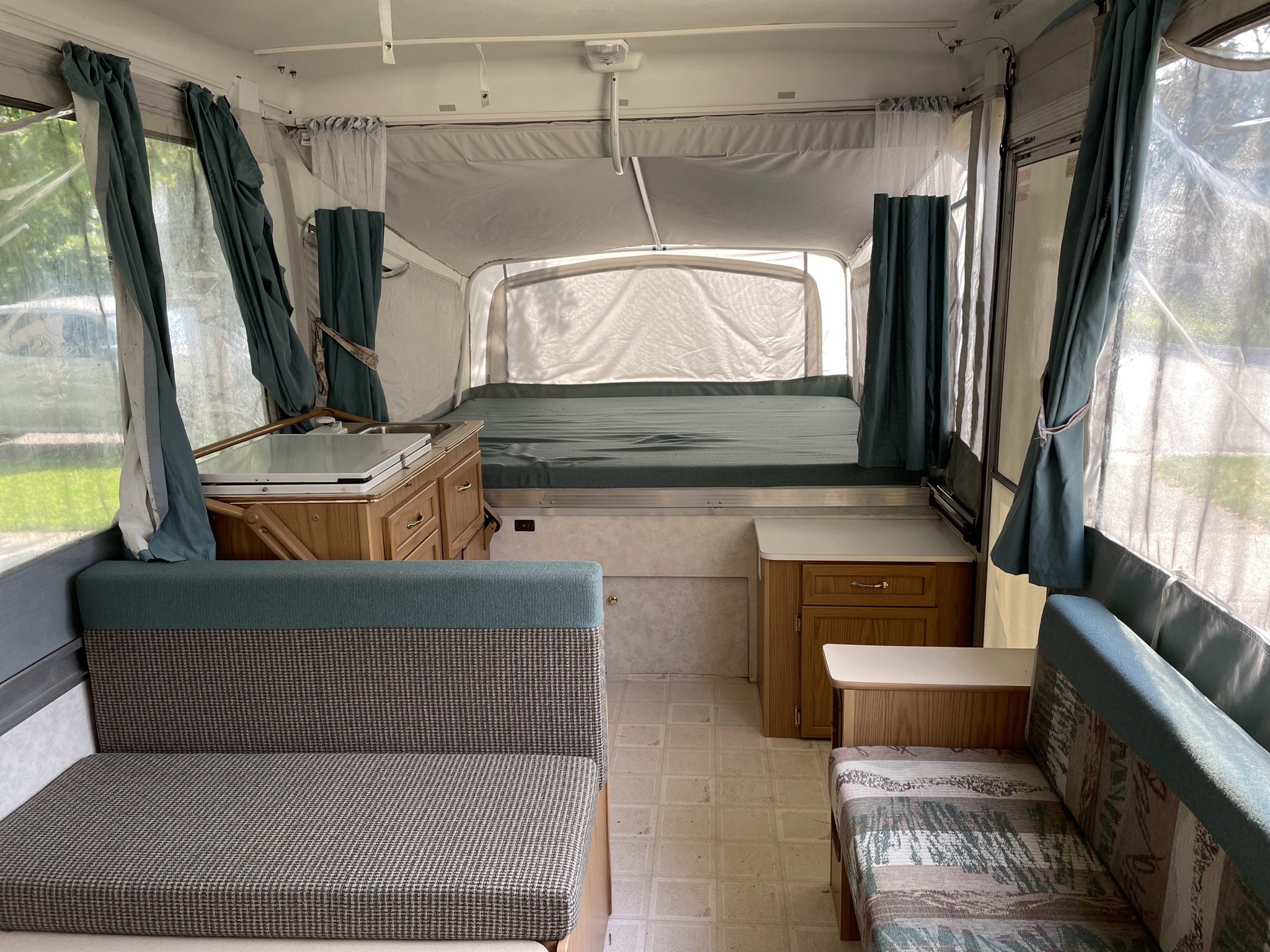 1998 Coleman Destiny Cheyenne Folding trailer Rental in London ON Outdoorsy