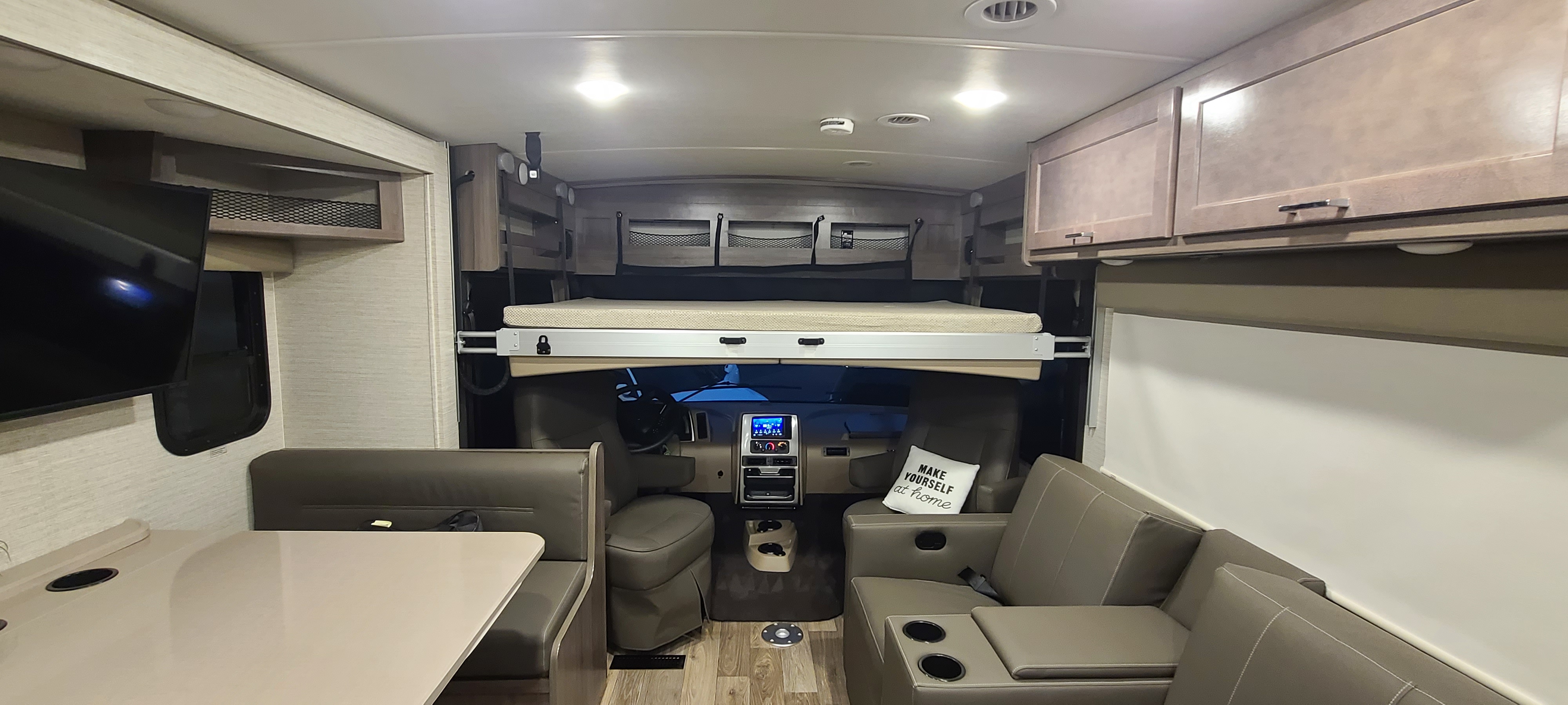 Down. Winnebago Vista 2022