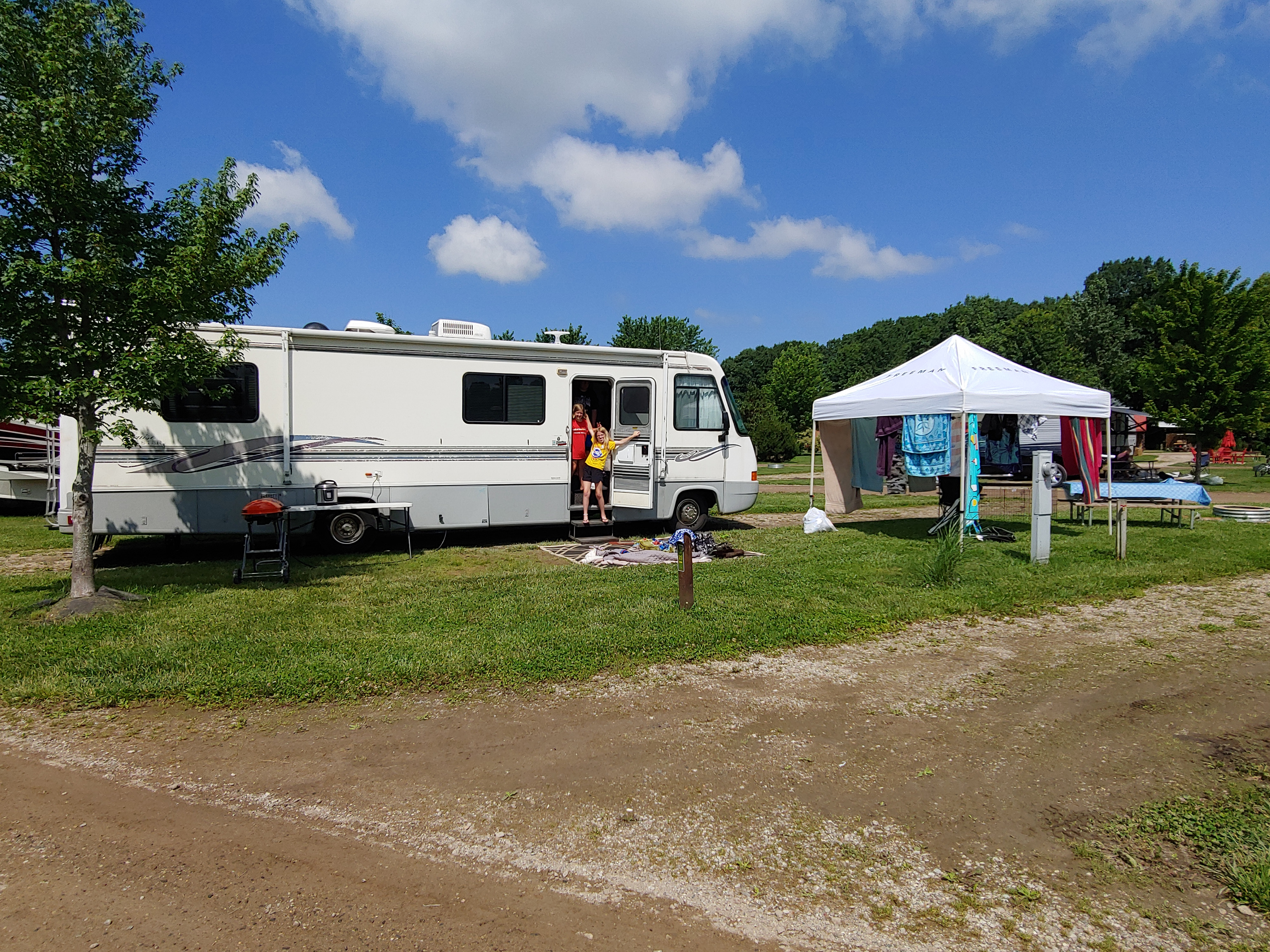 Reviews 1997 Georgie Boy Cruise Master Class A Rental in Lyons, IL Outdoorsy pic photo