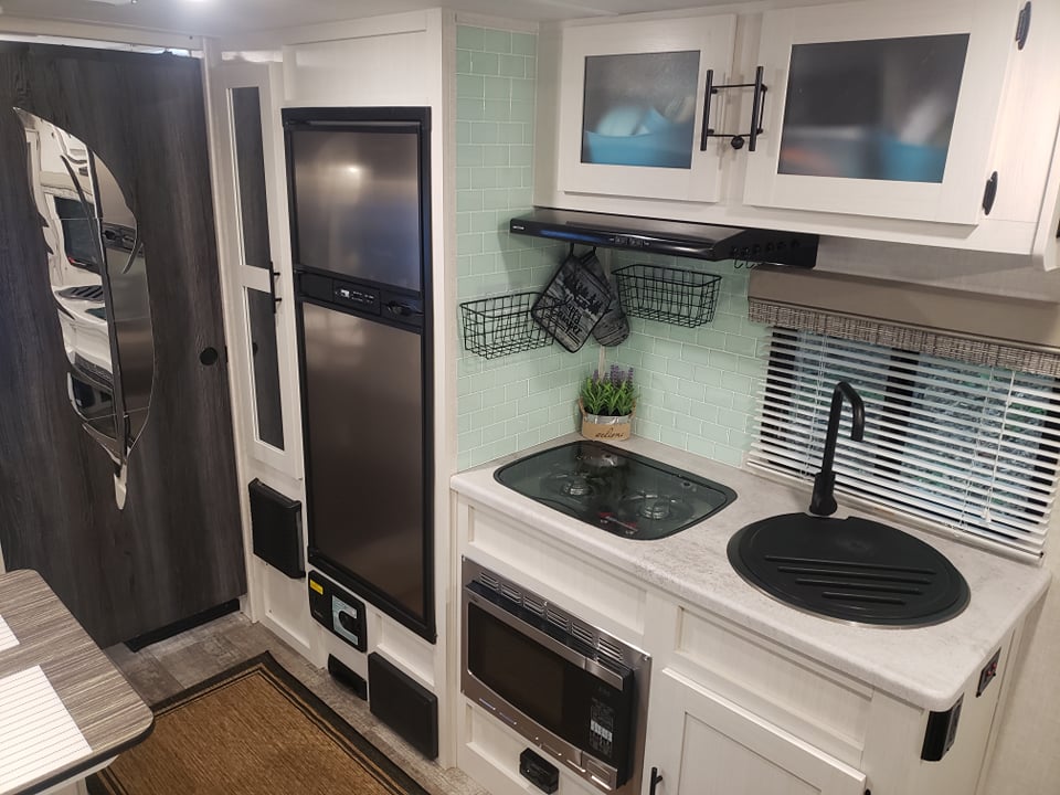 2022 R-Pod Couples Camper- Sleeps 3