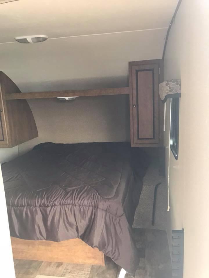 Queen bed. Crossroads Z-1 2016