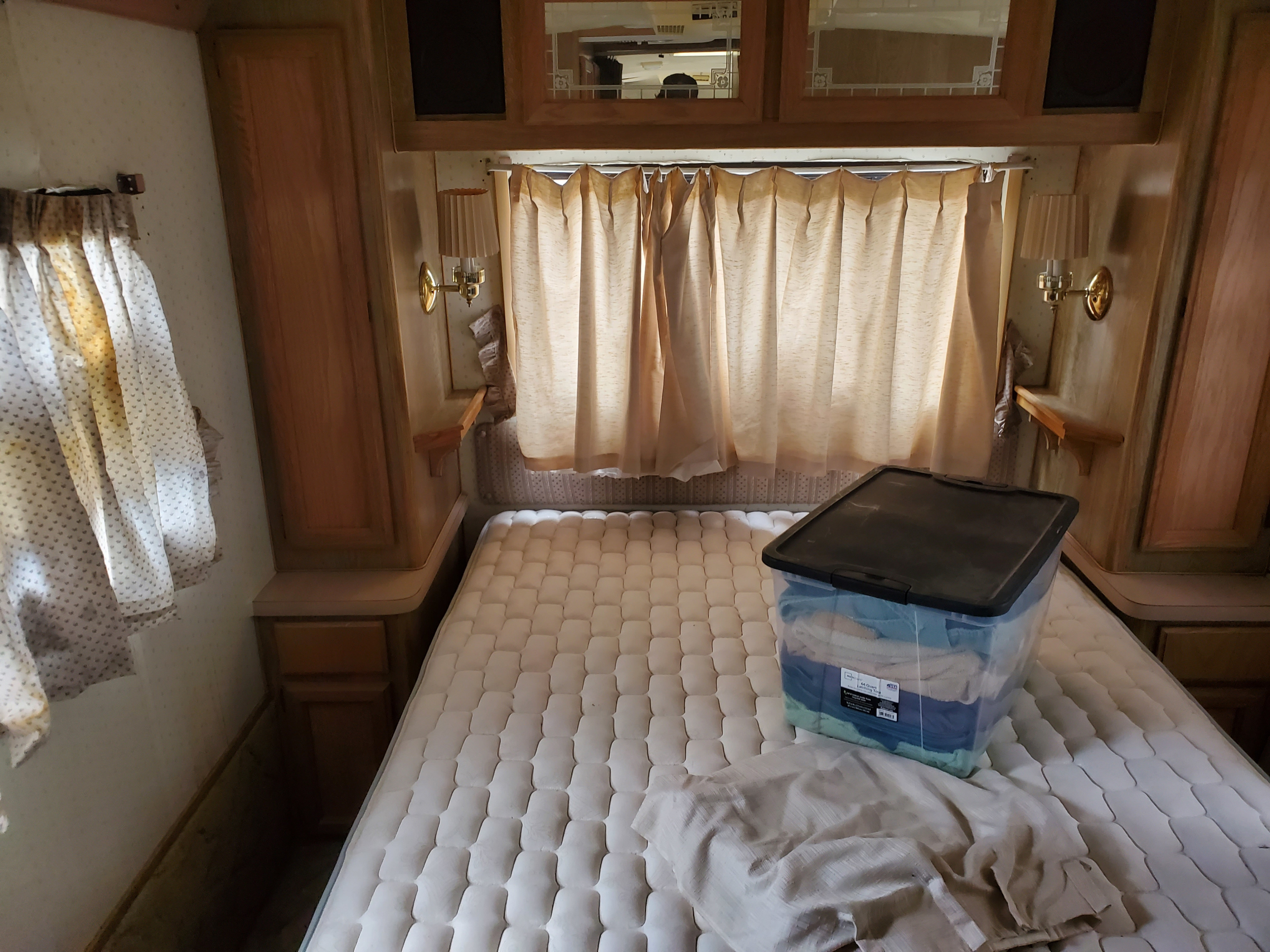 Brand new bed!  Bedding and towels provided. Pace-Arrow Arrow 1988