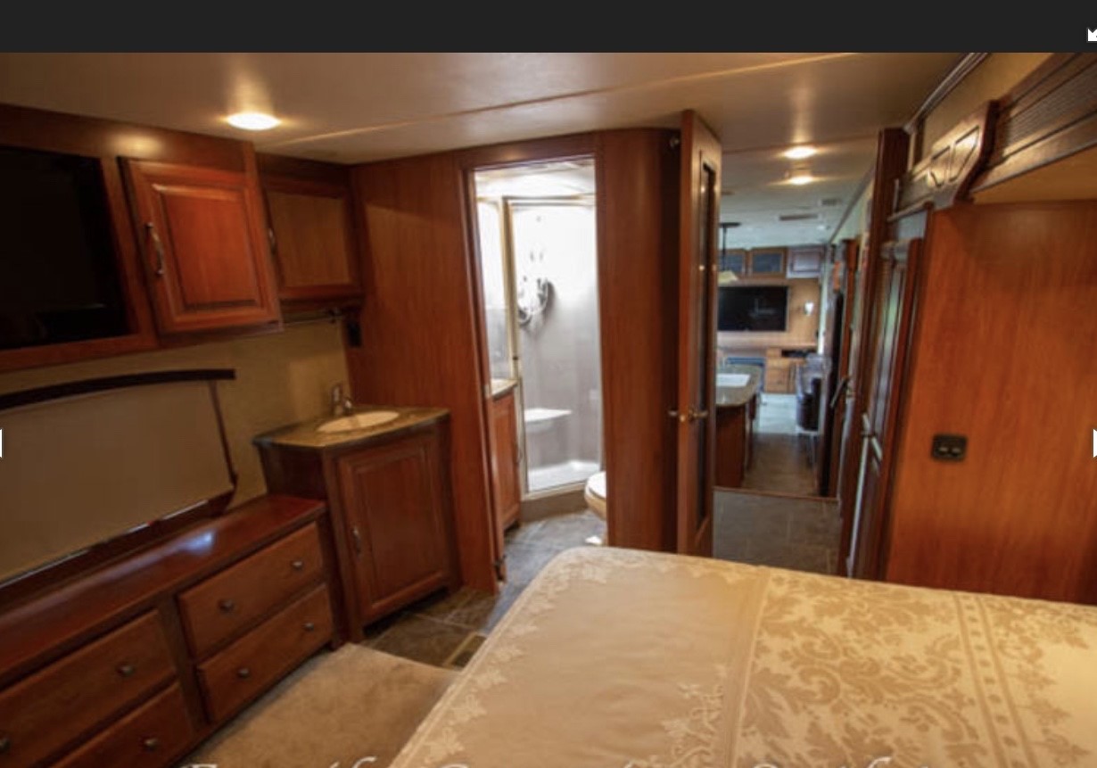 RV rental bedroom & bath: A cozy sleeping area. Redwood Redwood 2013
