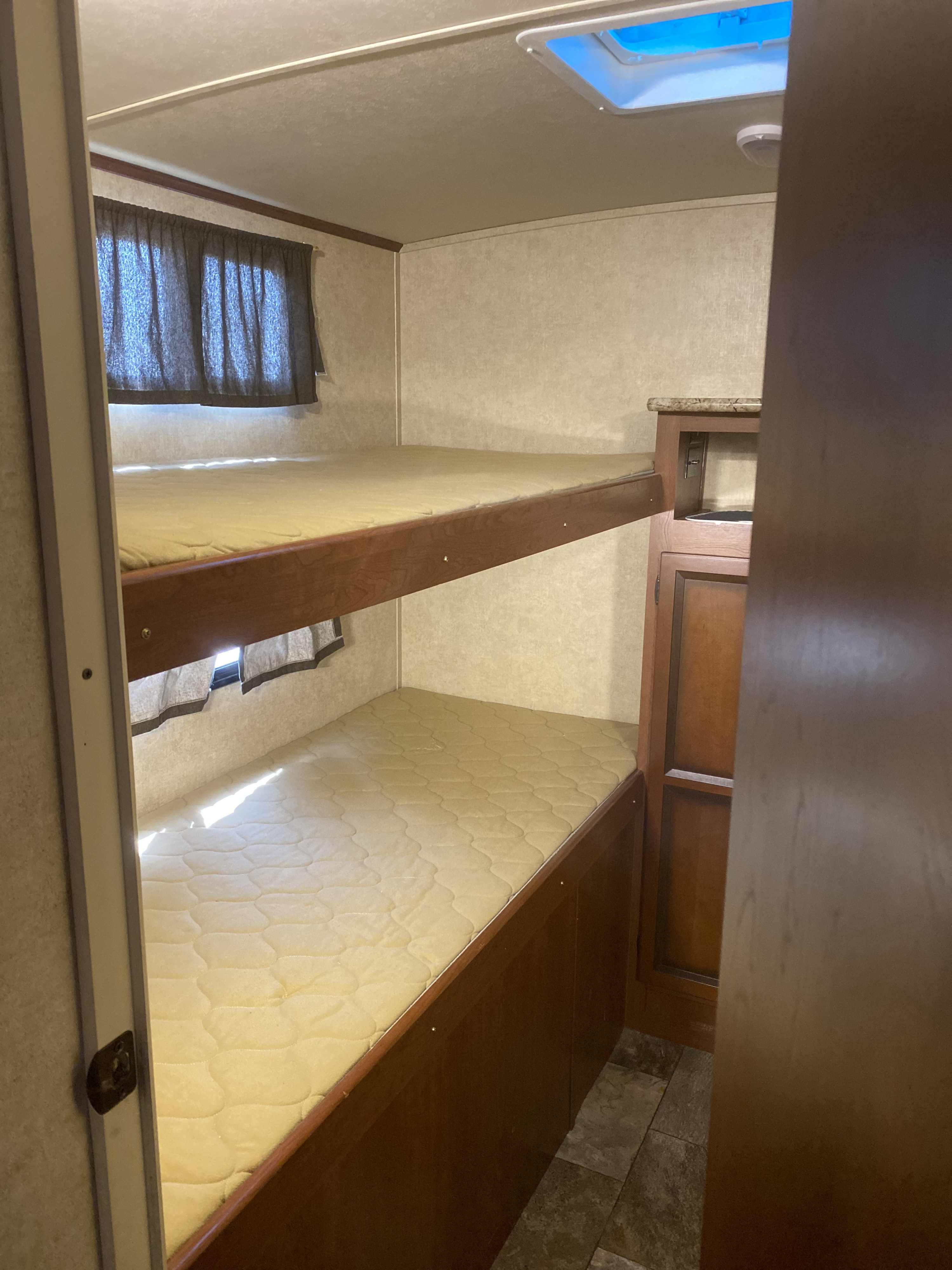 Palomino Solaire Expandable 2014