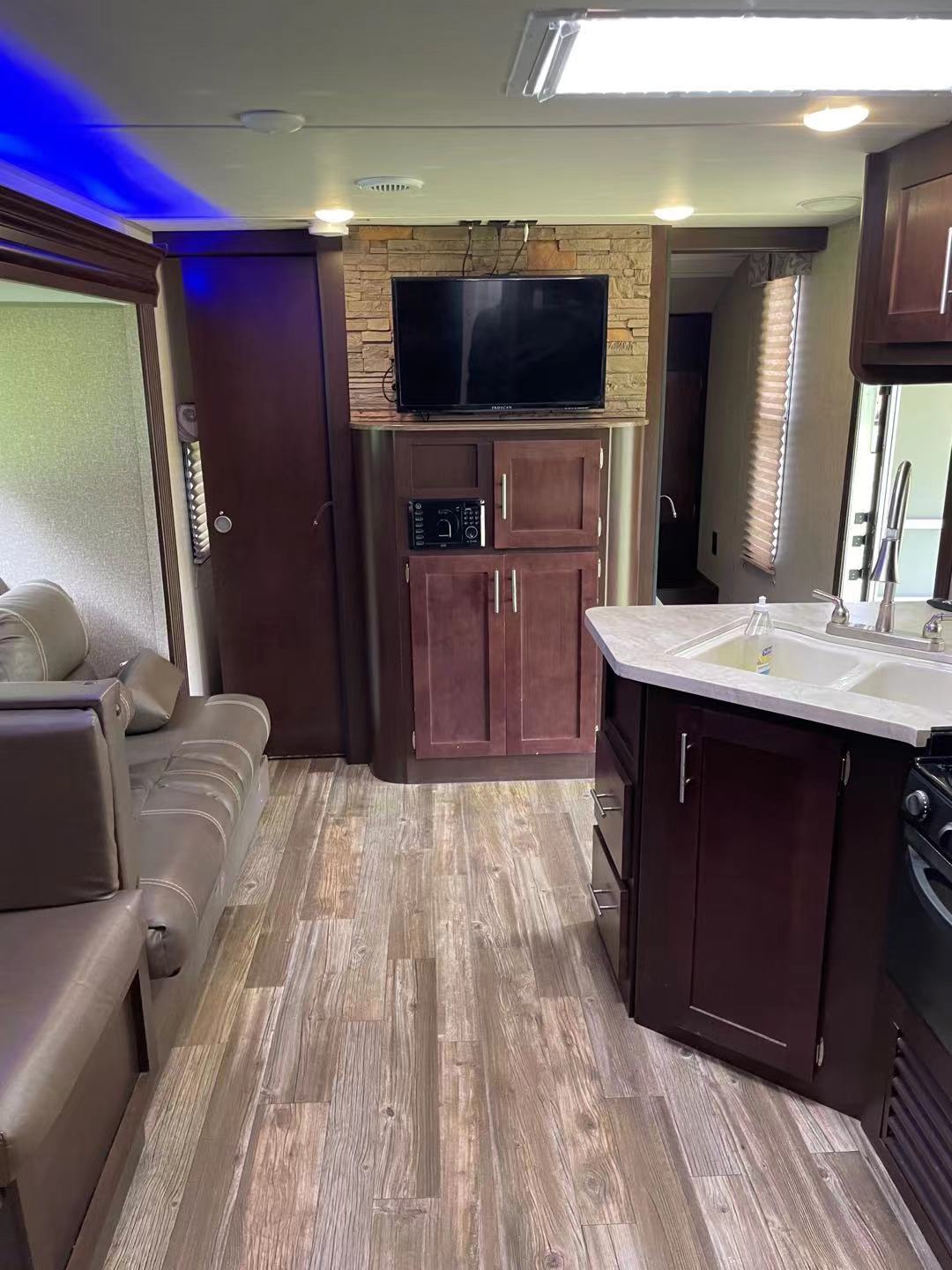 Travel trailer RV Rental 