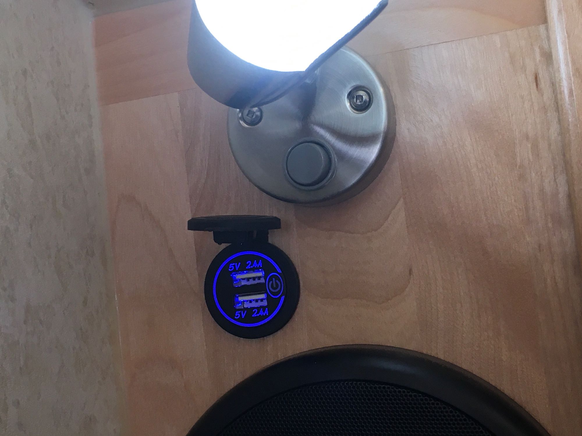 RV rental interior: Wall-mounted LED light, dual 5V 2.4A USB charging ports, and speaker for travel convenience.. T@B 320S 2016